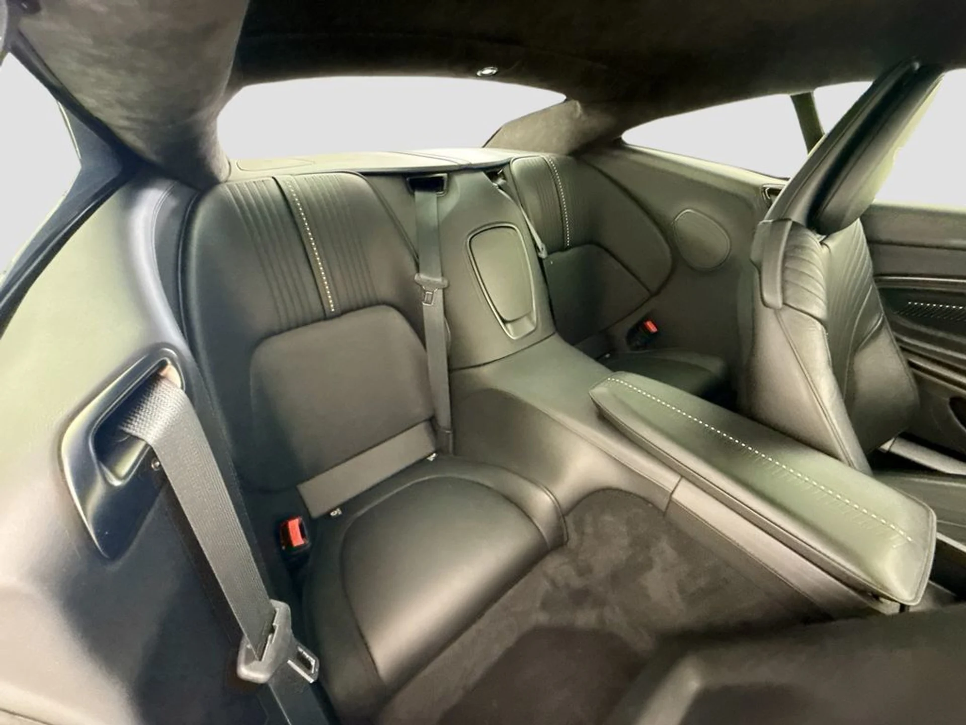 mph019_3875335392_used_2018_aston_martin_db11_v12coupe_8119_23017514_20_1024_3cb8ff8fcc