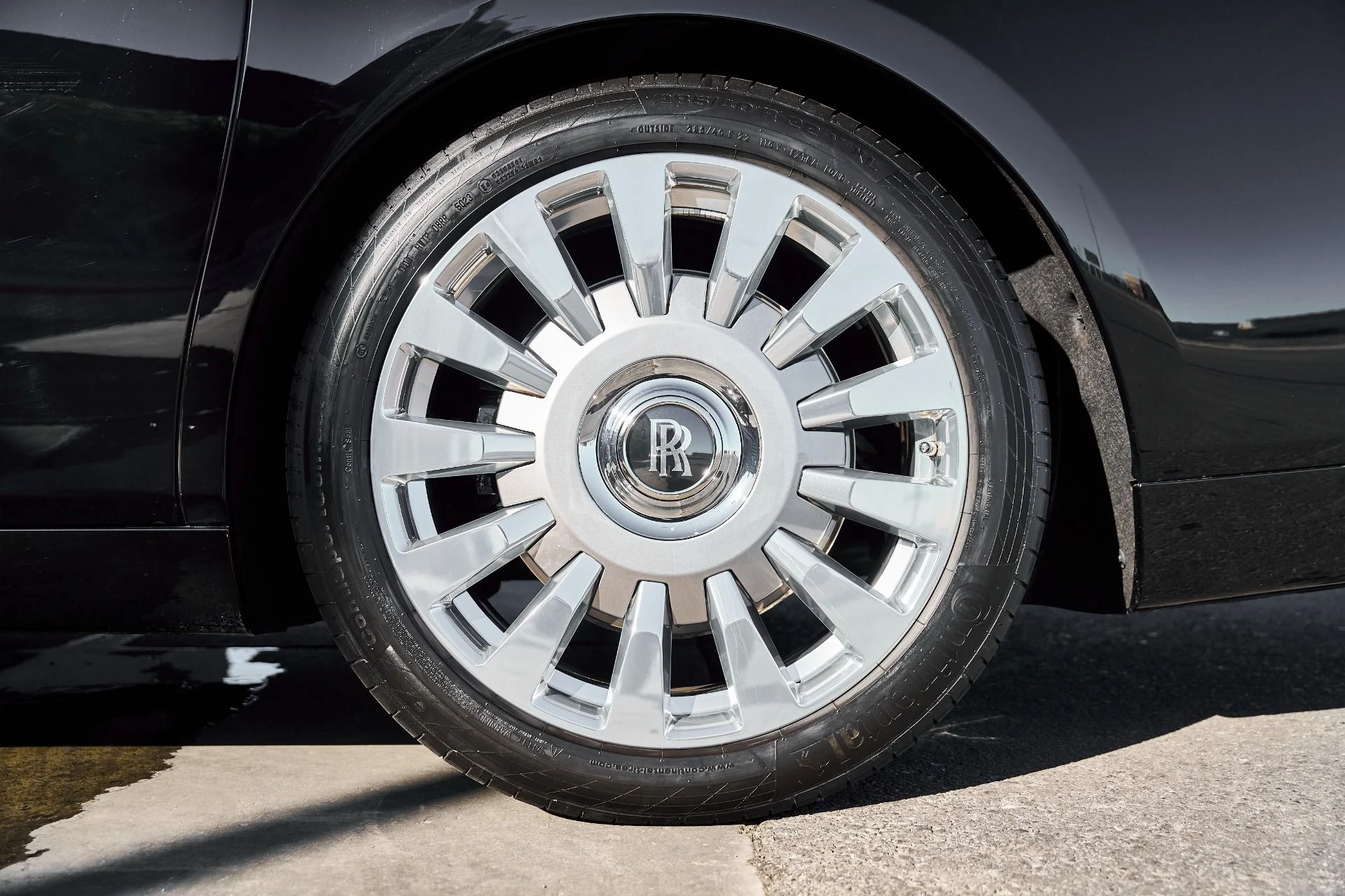 mph019_387720660_Used_2024_Rolls_Royce_Phantom_Base_1770700058_07f13f91b0