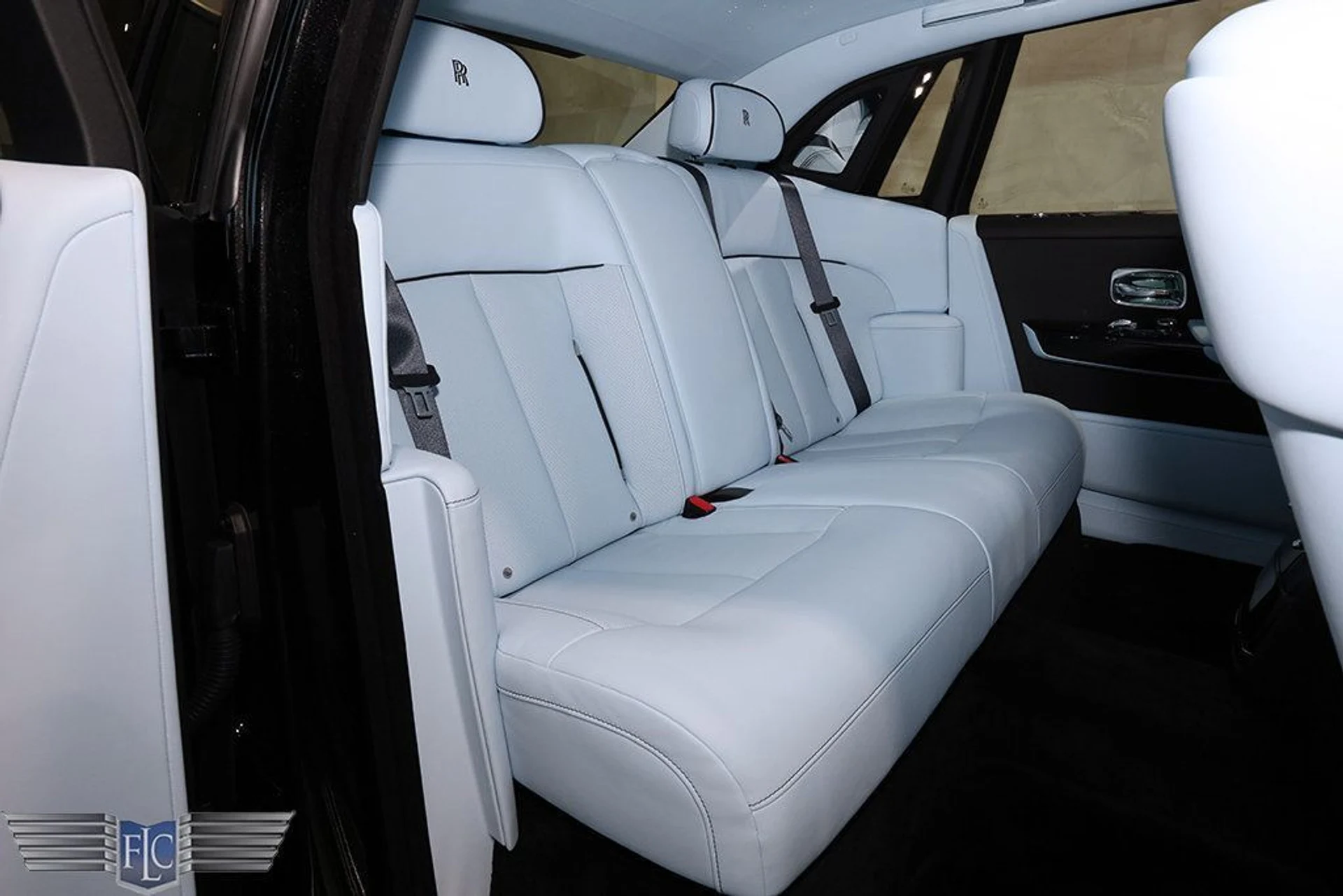 mph019_3880203100_used_2025_rolls_royce_phantom_sedan_9689_22959551_20_1024_bce224fcd1