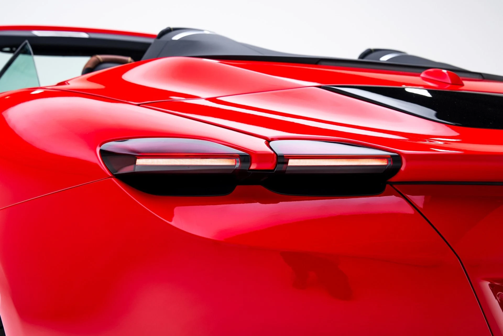 mph019_3895728870_Used_2025_Ferrari_Roma_Spider_1769719564_e686e22eeb