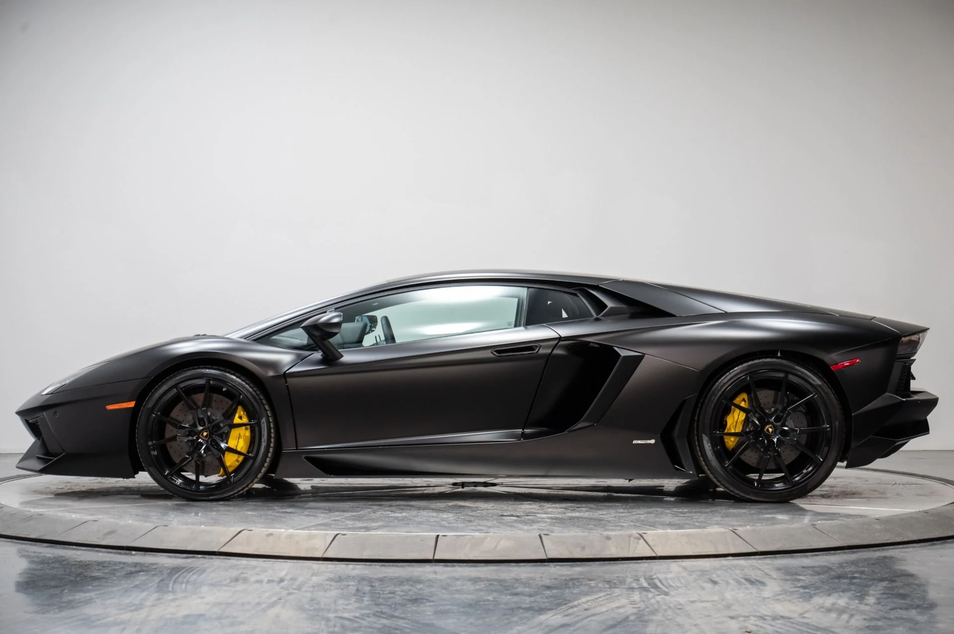 mph019_3898209409_Used_2014_Lamborghini_Aventador_1769104446_7e84b10718