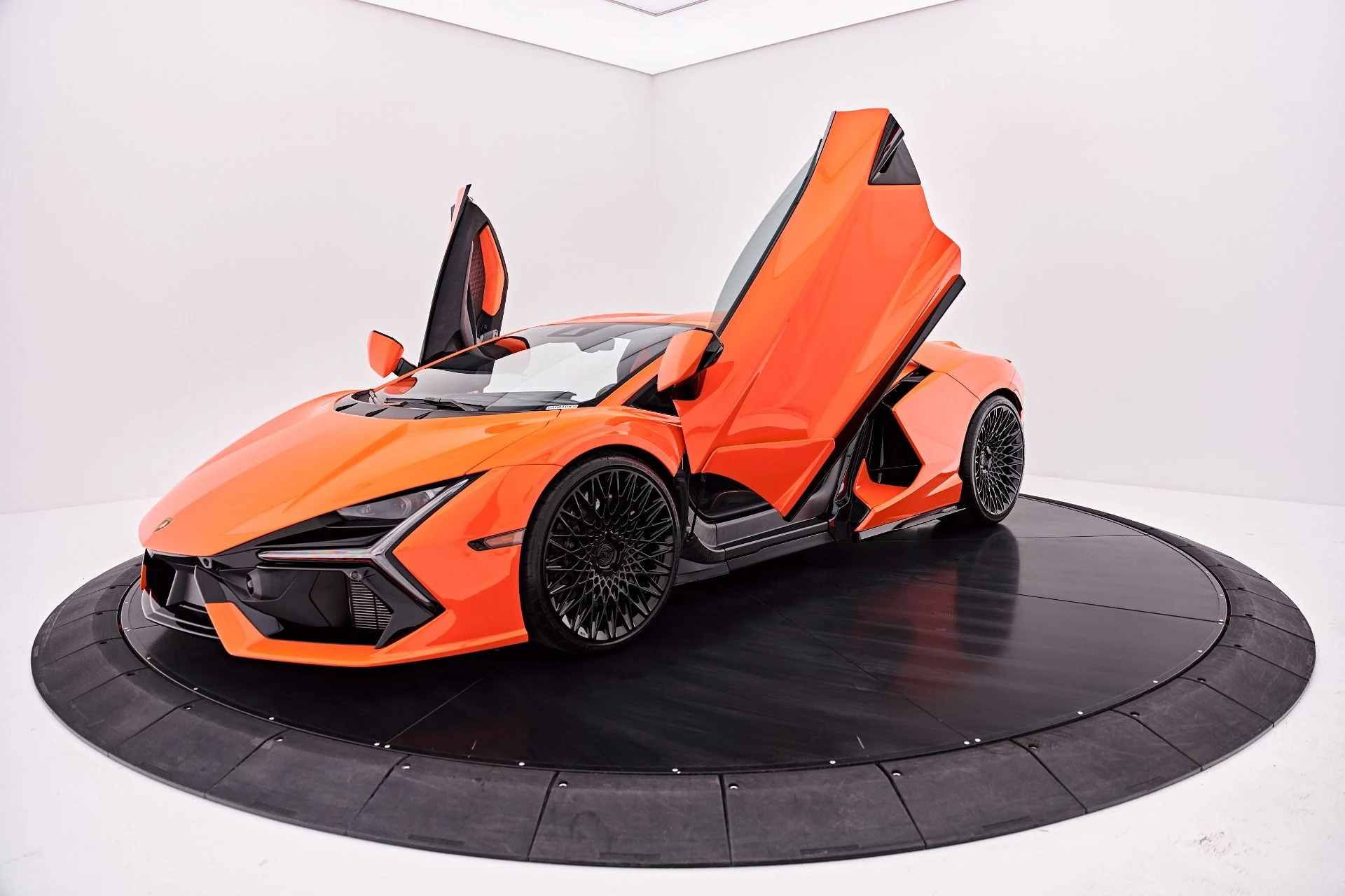 mph019_3900310925_Used_2024_Lamborghini_Revuelto_Base_1787792739_681bd0332a