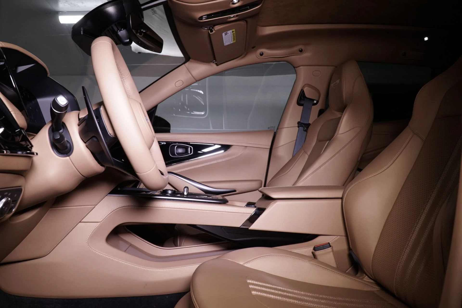 mph019_3929092839_New_2026_Aston_Martin_DBX_707_1762322943_8181abff7c