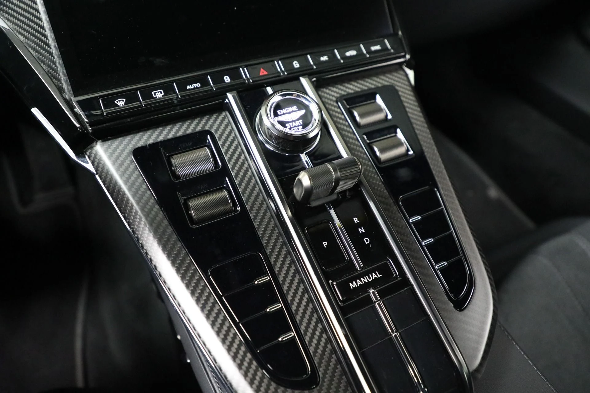 mph019_3933771703_Used_2025_Aston_Martin_Vantage_1763143757_ef056ad4fa