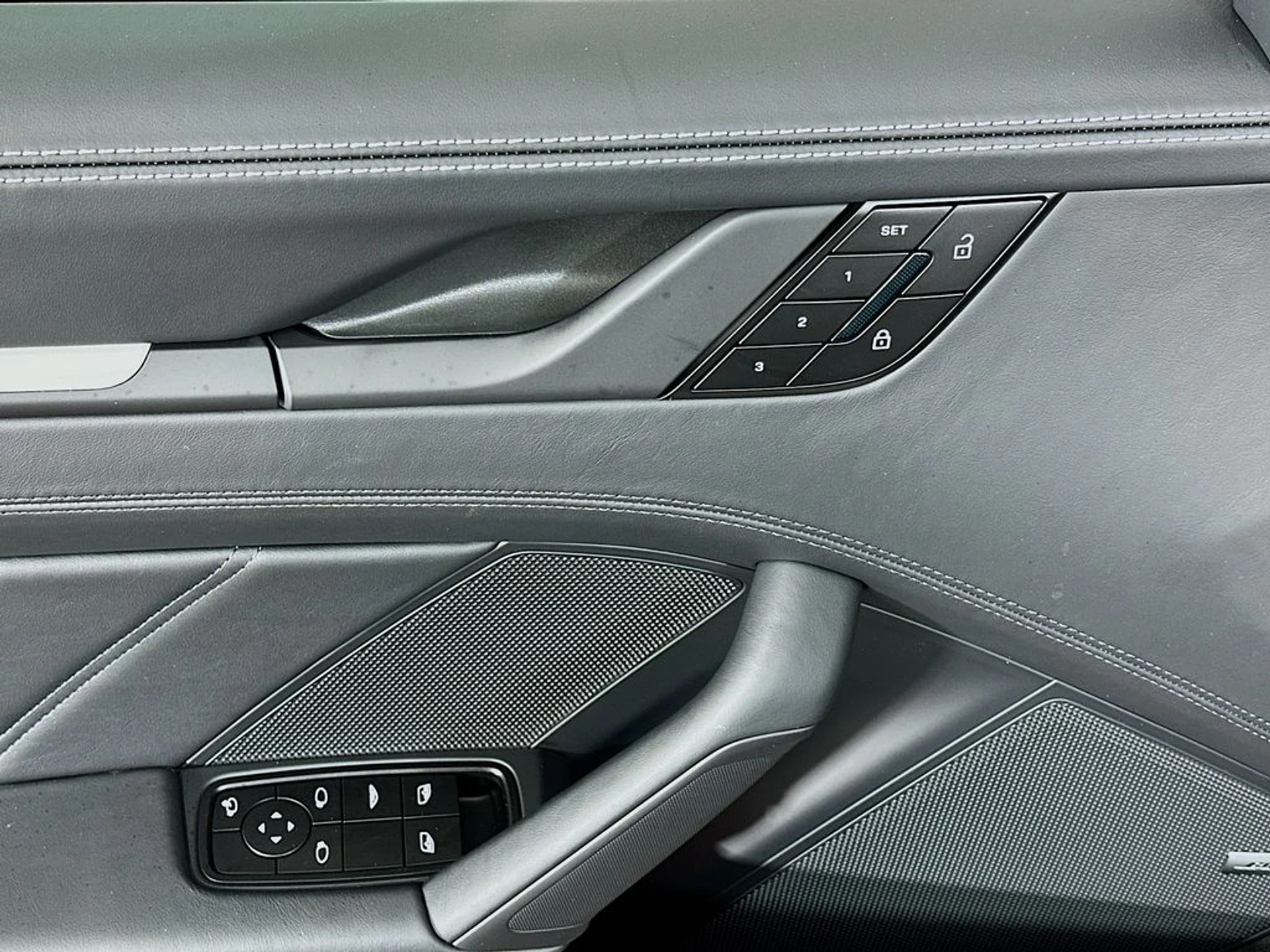 mph019_3941313293_d8971e536583f6045aeb3ba49f793a6cx_0014b968f7