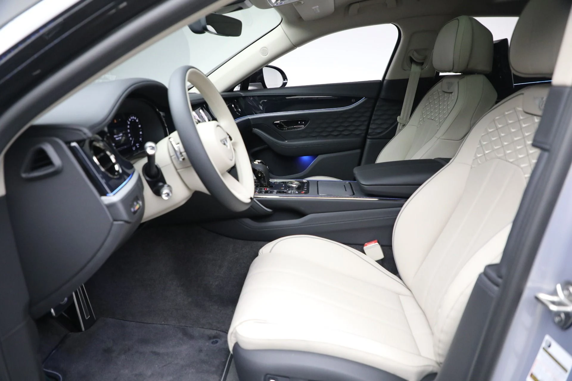 mph019_3943108869_New_2025_Bentley_Flying_Spur_Mulliner_3dd49a47c7