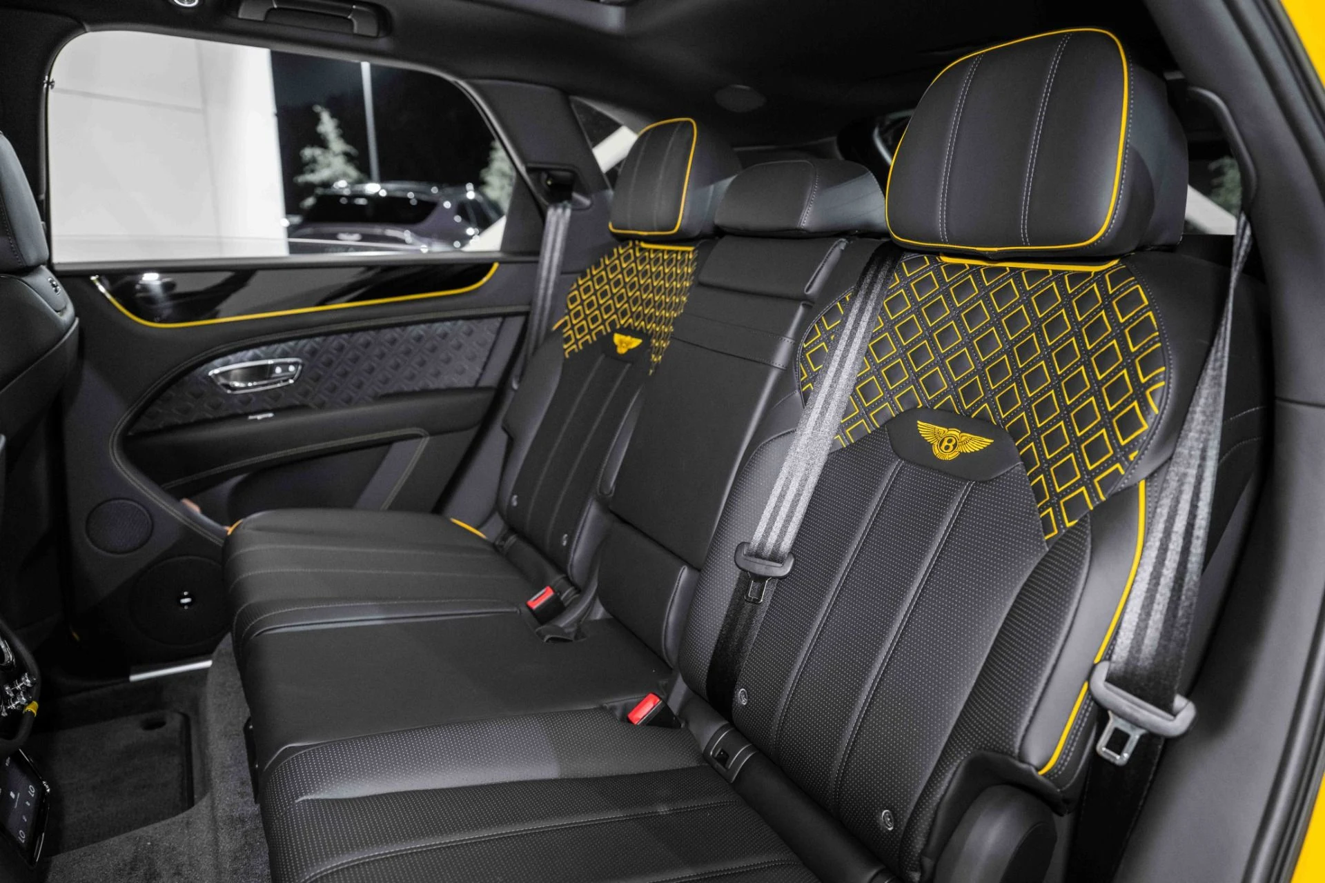 mph019_394646942_Used_2024_Bentley_Bentayga_Azure_V8_1721581484_eceffd3dbb