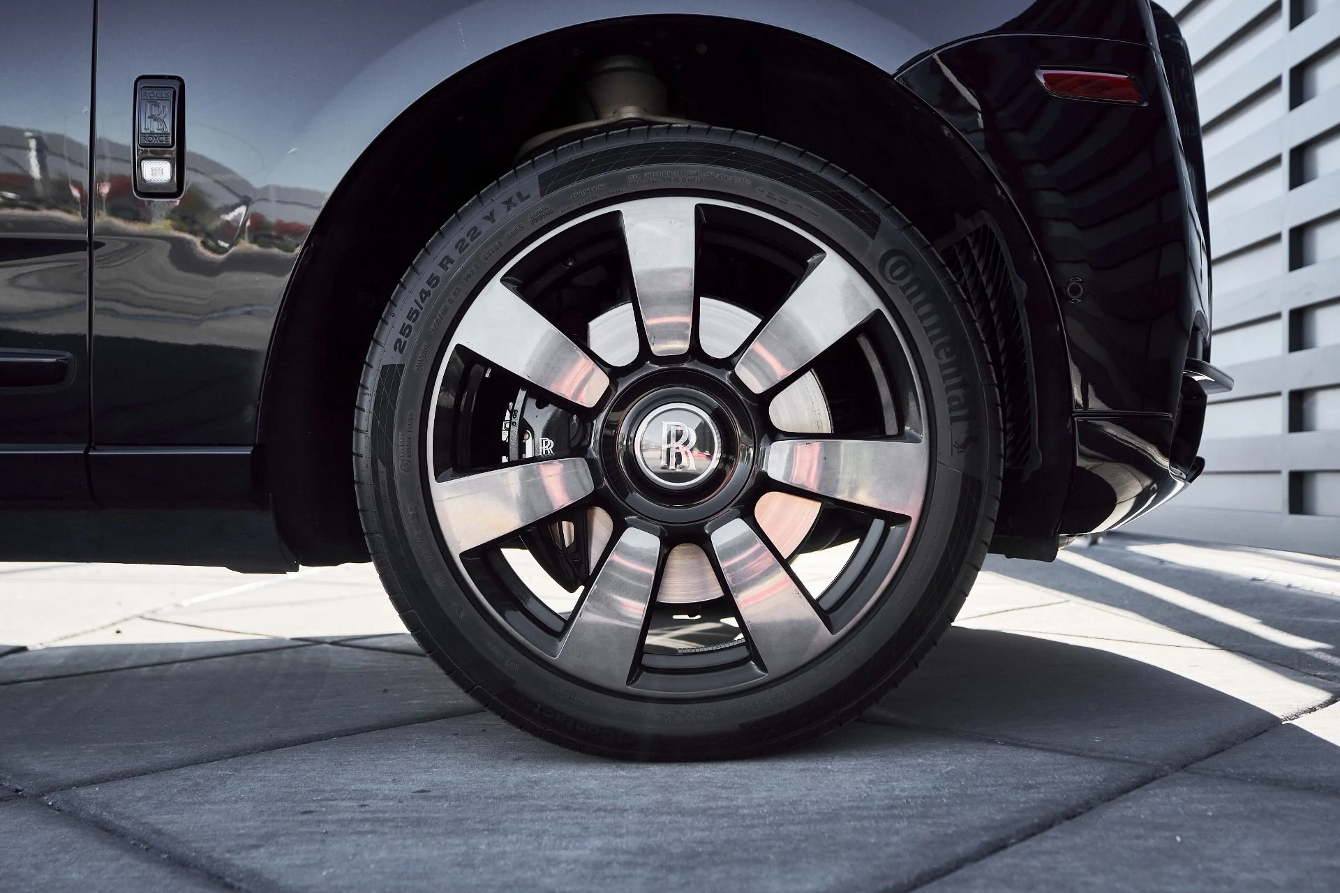 mph019_3950612399_Used_2019_Rolls_Royce_Cullinan_Base_1764382662_6db30eacb0