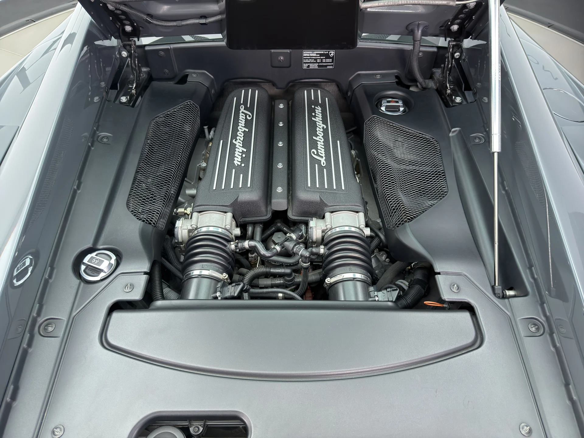 mph019_395357932_CC_3848_engine_bay_001_375267a8be