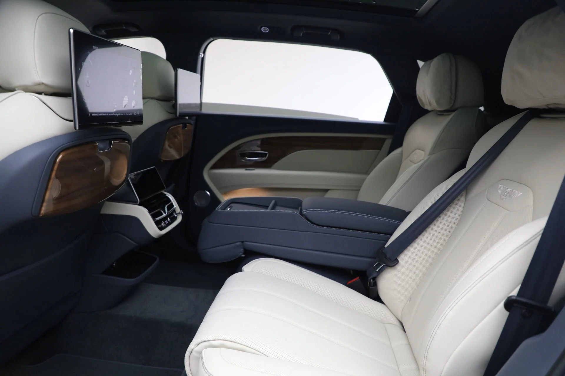 mph019_3954688343_New_2025_Bentley_Bentayga_EWB_V8_dada8a0987