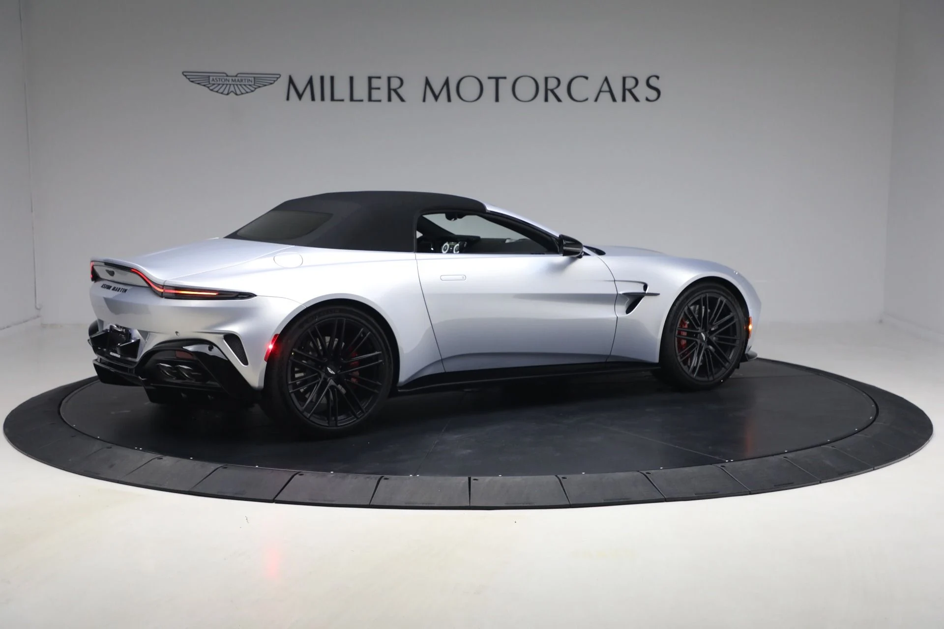 mph019_3962331618_New_2026_Aston_Martin_Vantage_Roadster_1768253307_26346dc7c5