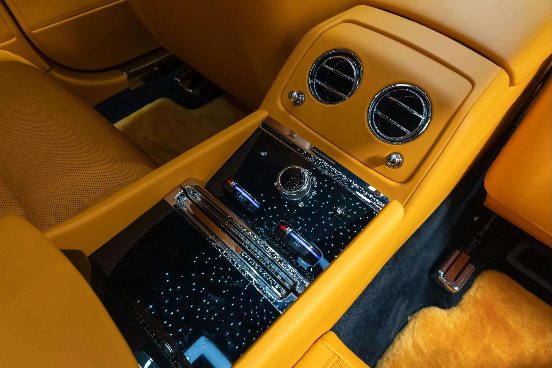 mph019_3968126216_ab7dd24a_4234_4044_8eb8_6d66ec734811_202420_Rolls_Royce20_Spectre2028_SCATK_2_C04_RU_22313629_19_b4d766af20