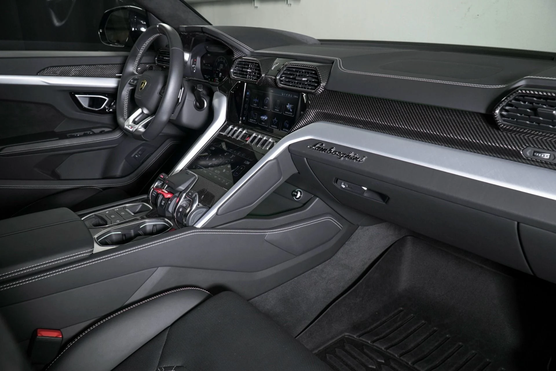 mph019_3973030608_Used_2023_Lamborghini_Urus_S_1774471795_a9d08ced0c