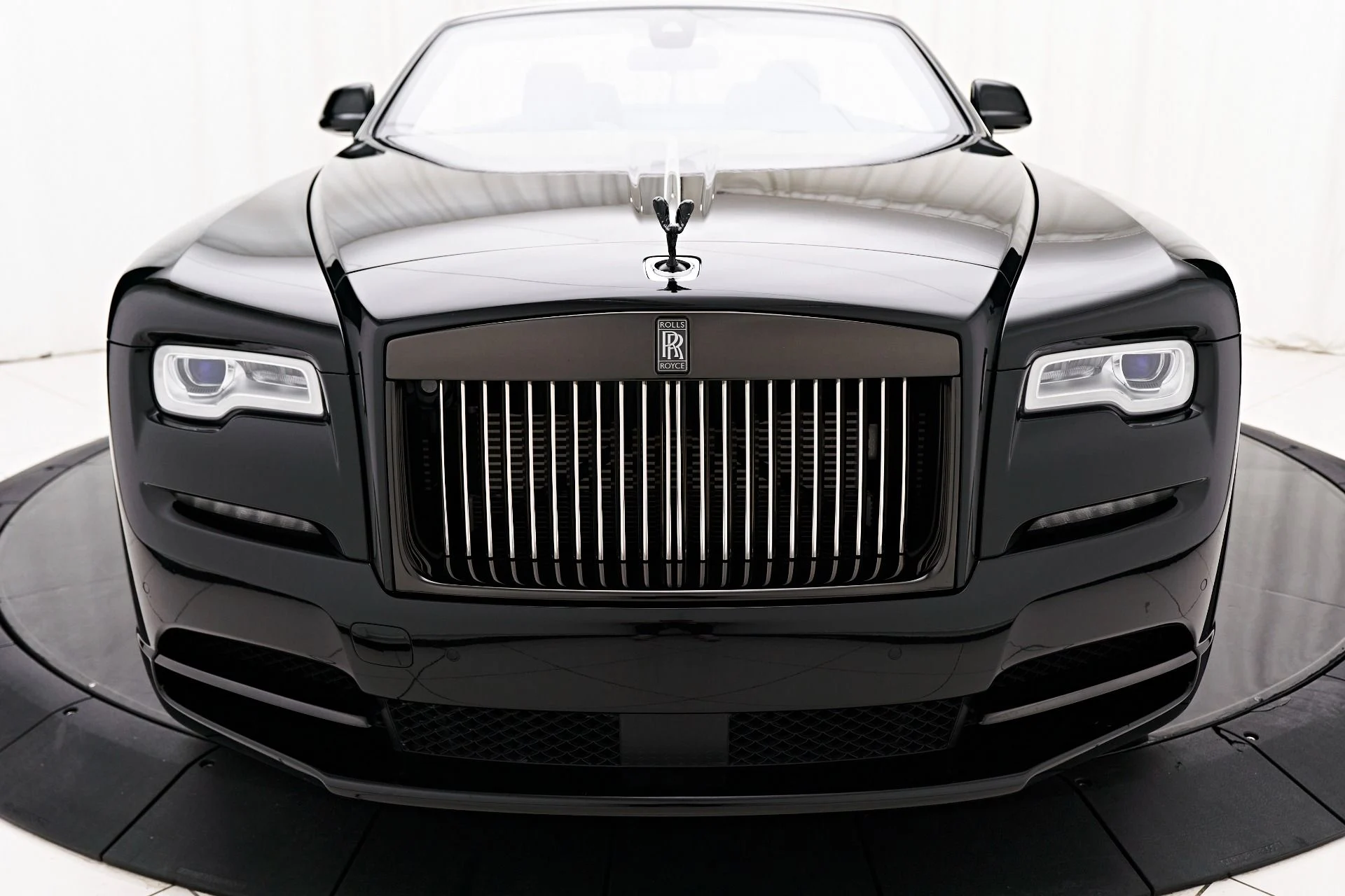mph019_3975751767_Used_2018_Rolls_Royce_Dawn_Base_1712097655_c44c69a8d1