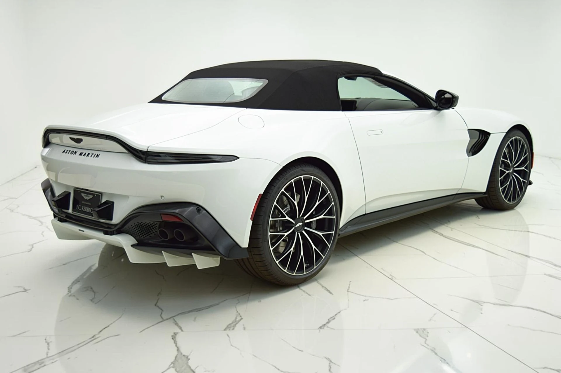 mph019_3986813229_Used_2023_Aston_Martin_Vantage_Roadster_ca9e7adf42