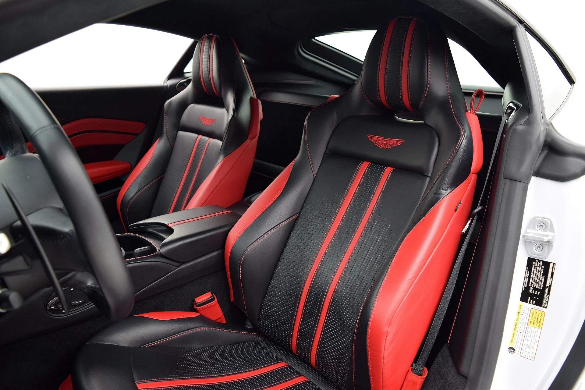 mph019_3987178821_Used_2019_Aston_Martin_Vantage_Coupe_5d47a763e2