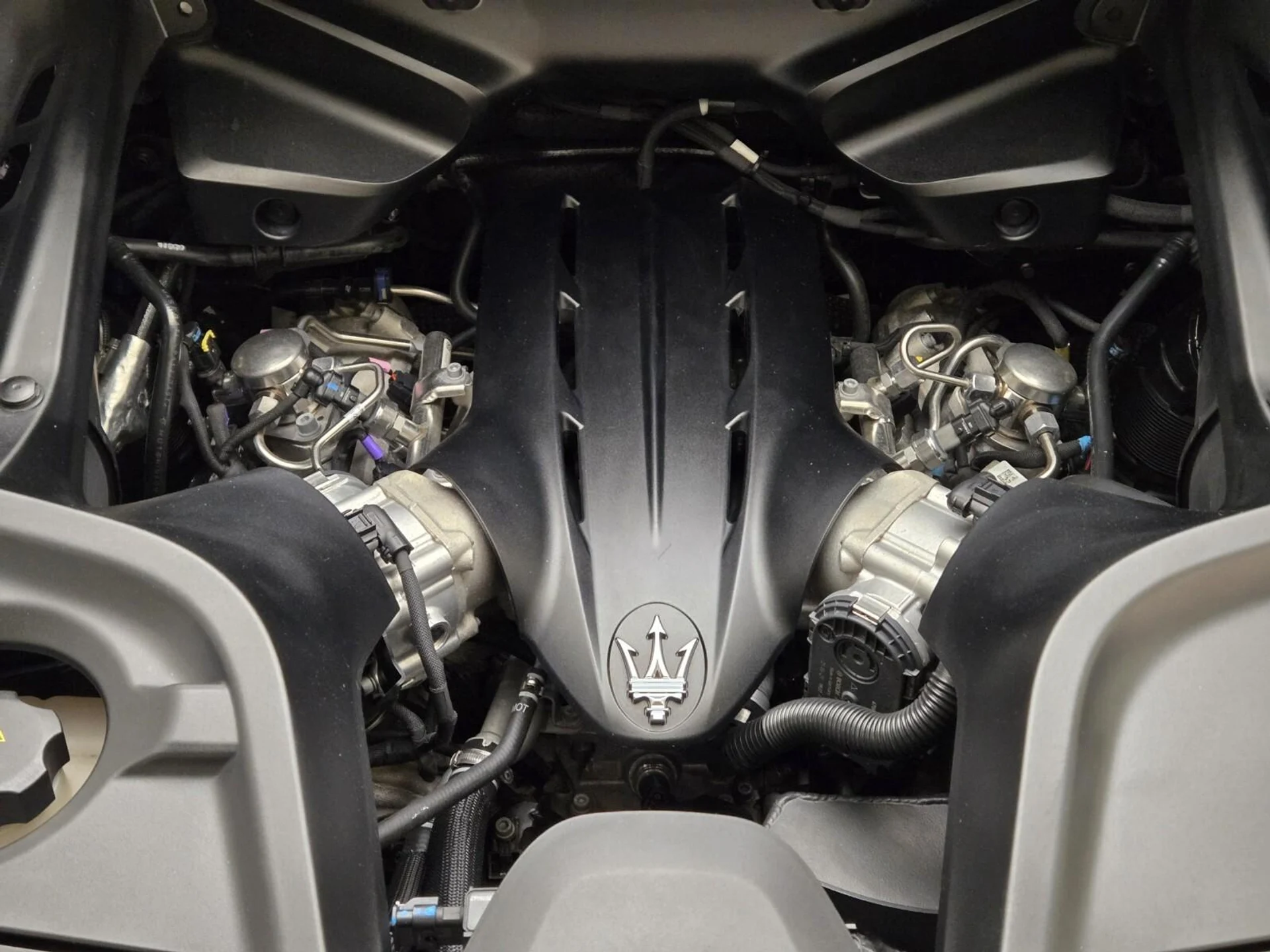 mph019_3987234427_Used_2022_Maserati_MC_20_1777527735_b711ac17bc