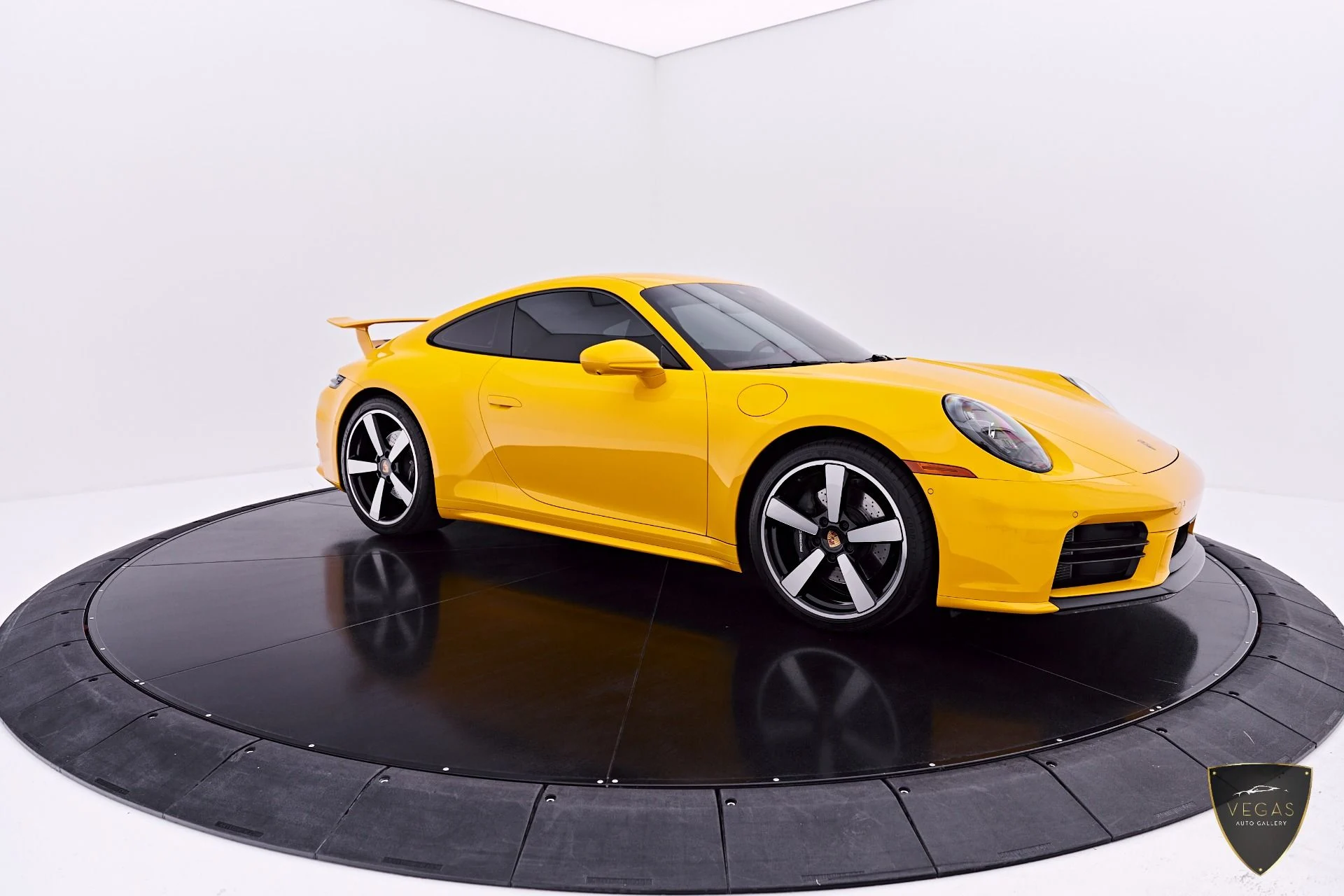 mph019_3991184005_Used_2025_Porsche_911_Carrera_1784942458_8631c7940b