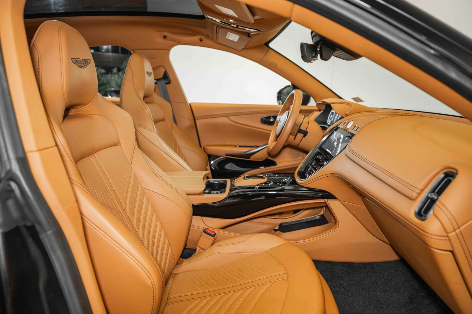 mph019_3991738918_Used_2023_Aston_Martin_DBX_707_1720795210_51a659828b