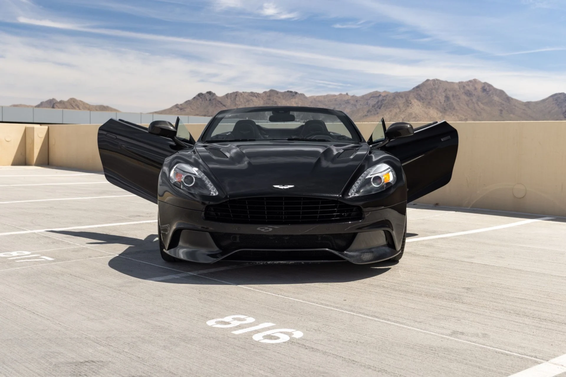 mph019_4002474931_Used_2015_Aston_Martin_Vanquish_Volante_1776978035_6fee919905