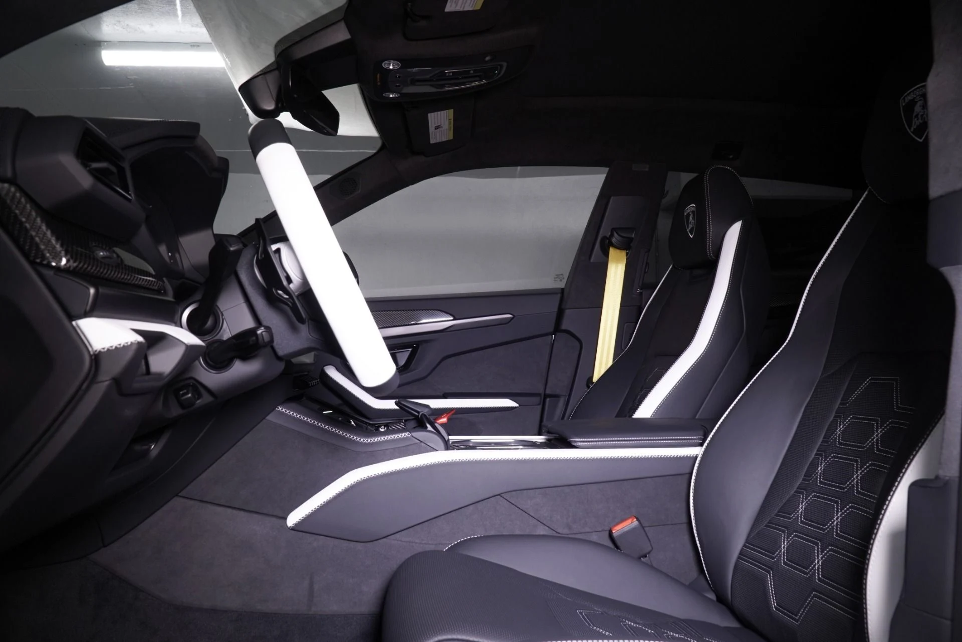 mph019_4002921202_New_2025_Lamborghini_Urus_SE_1760546686_441a978e2a