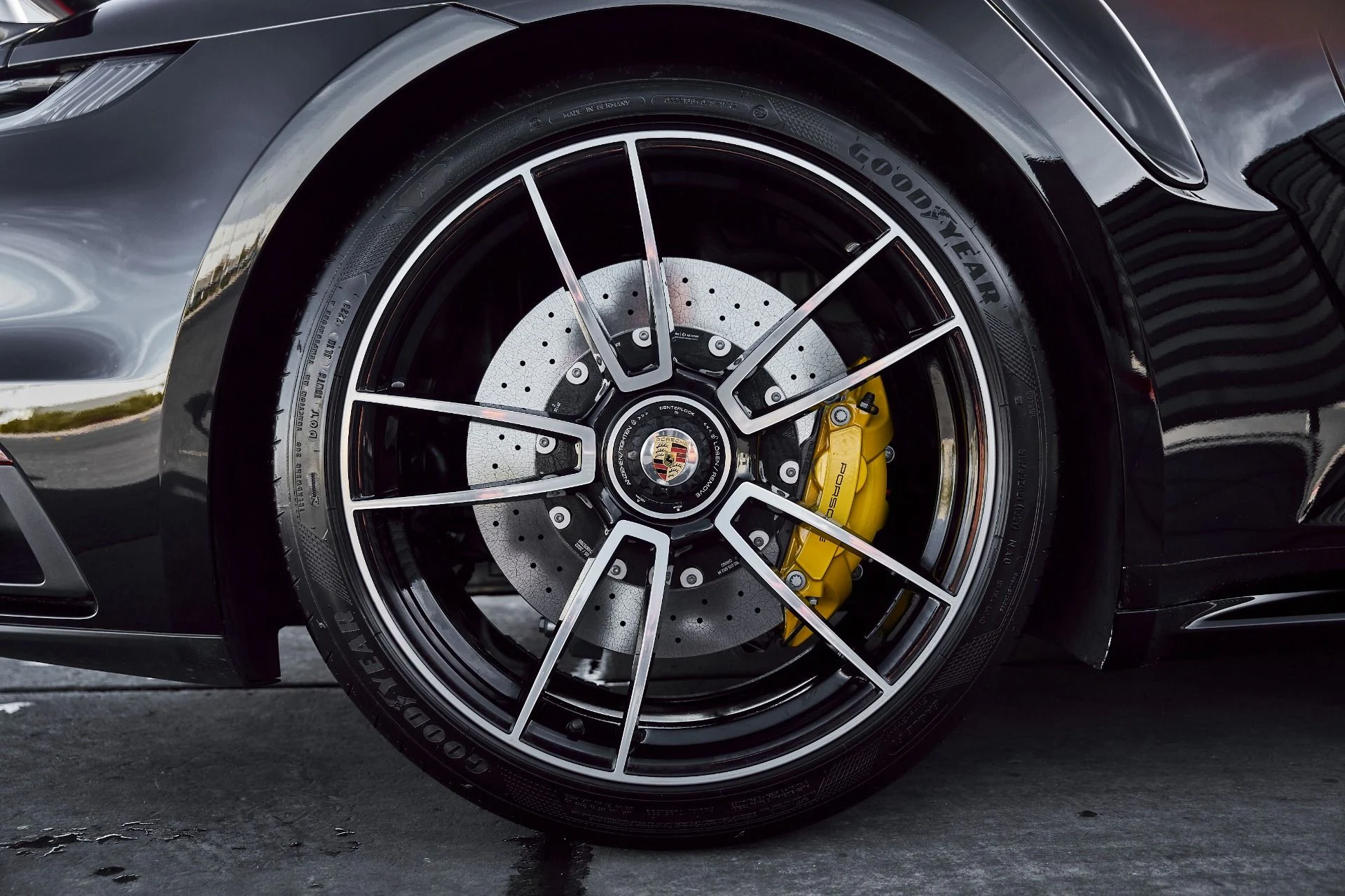 mph019_4004395602_Used_2022_Porsche_911_Turbo_S_1773939896_4f30ef4cd3