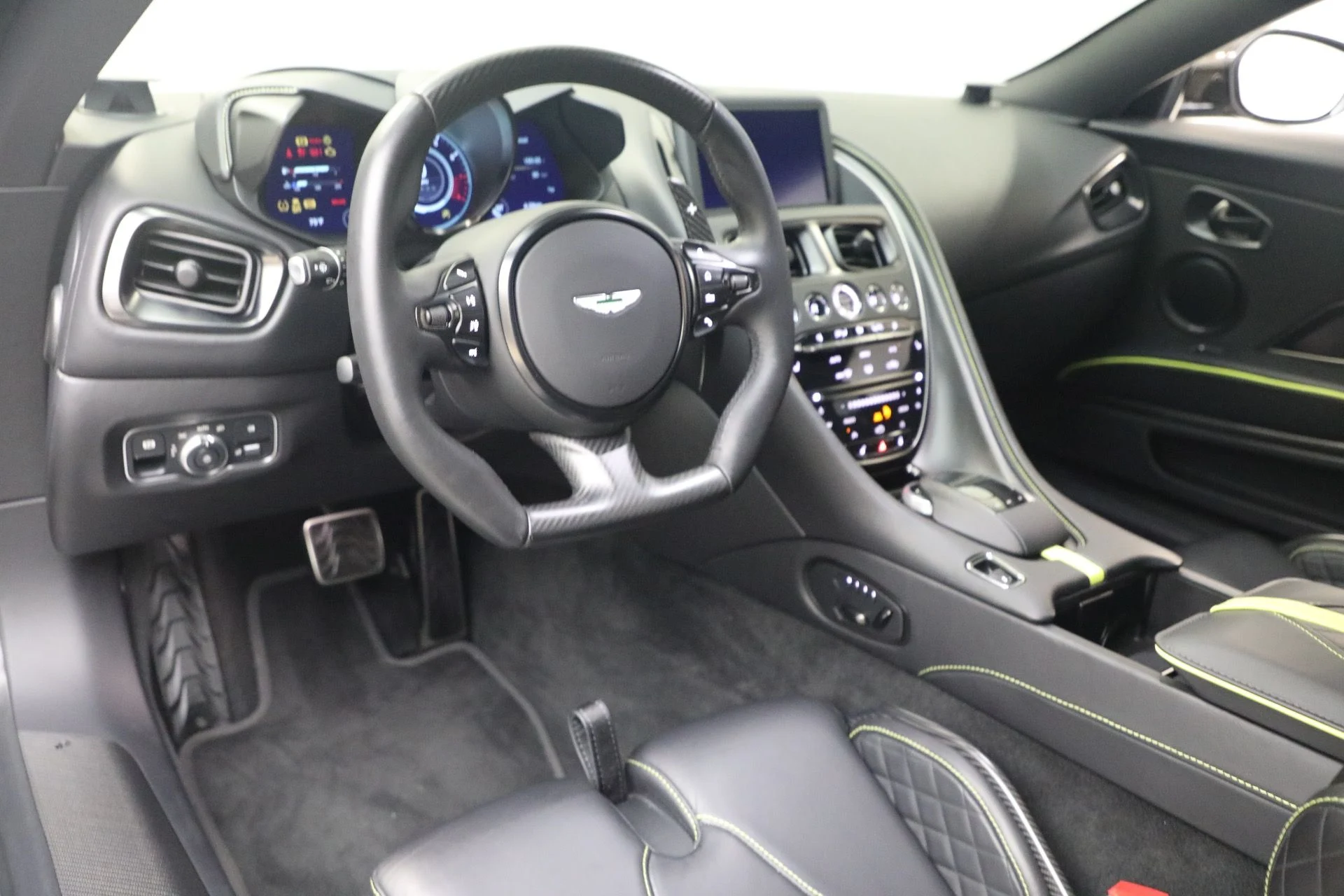 mph019_4009211278_Used_2023_Aston_Martin_DBS_770_Ultimate_1786363405_173c4ebb83