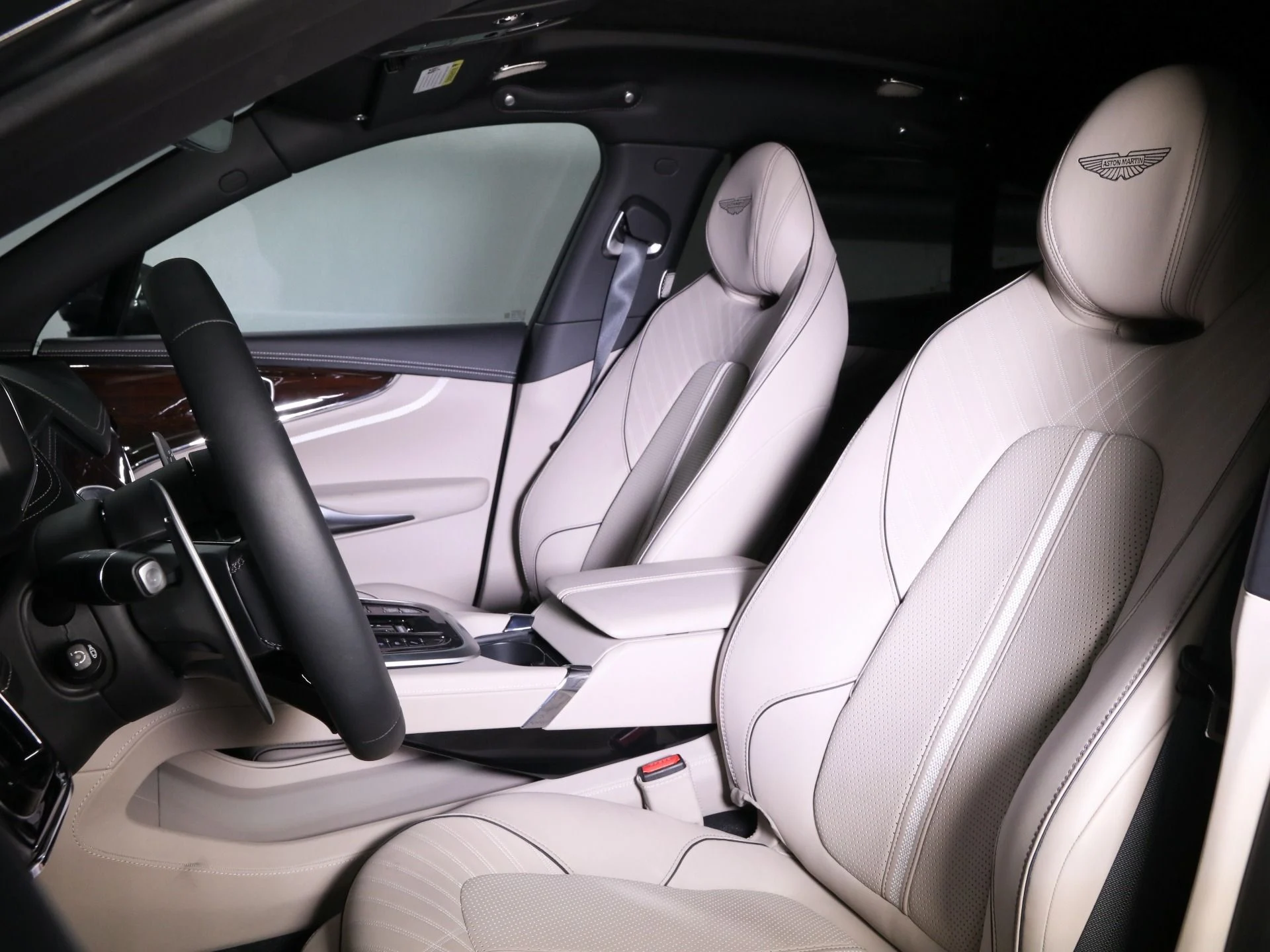 mph019_4016948402_New_2025_Aston_Martin_DBX_707_1758482586_e70edbe518