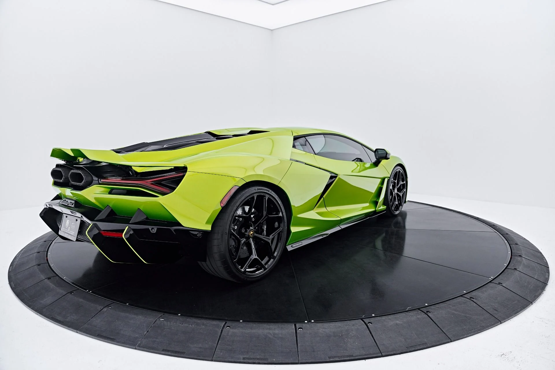 mph019_4029543864_Used_2025_Lamborghini_Revuelto_Base_1785288801_d6c02951e8