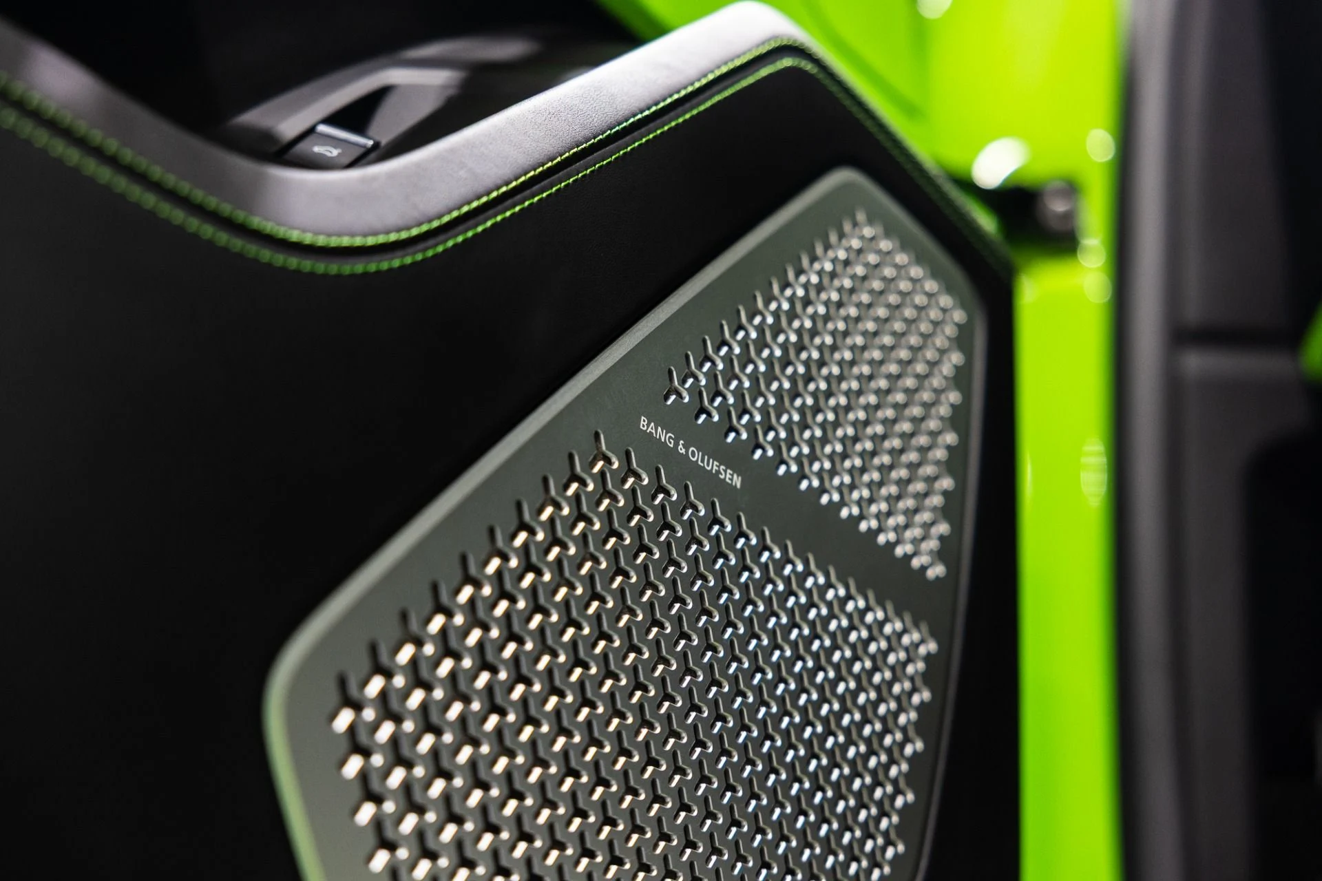 mph019_4031122333_Used_2021_Lamborghini_Urus_Verde_Mantis_Pearl_Full_Stealth_PPF_1764949074_96fc6b3dfc