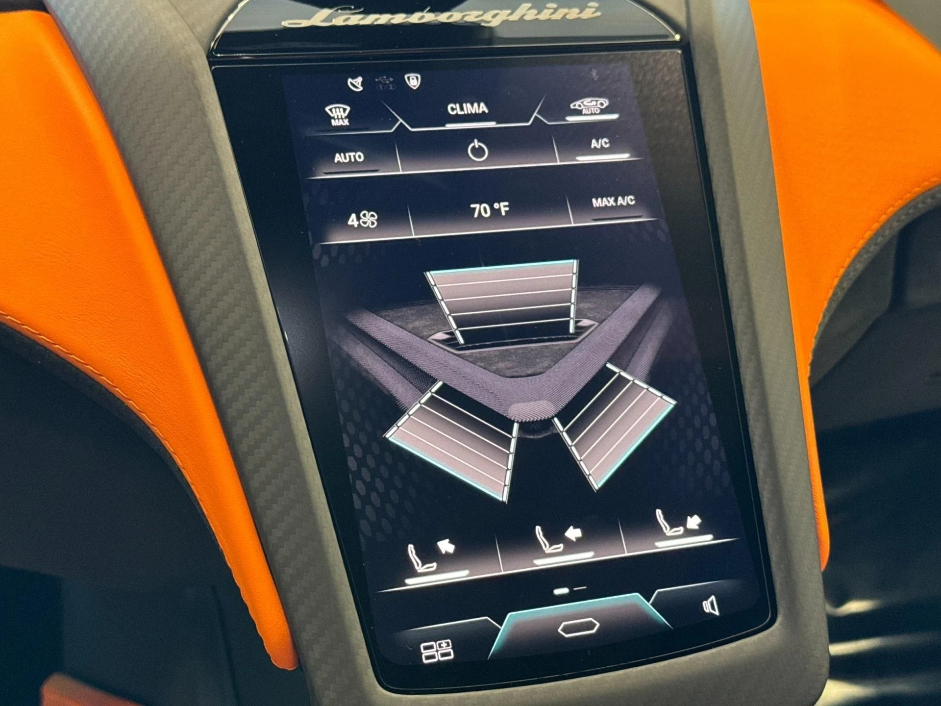 mph019_4031595820_New_2025_Lamborghini_Revuelto_Base_1756563349_c2beac4e4e
