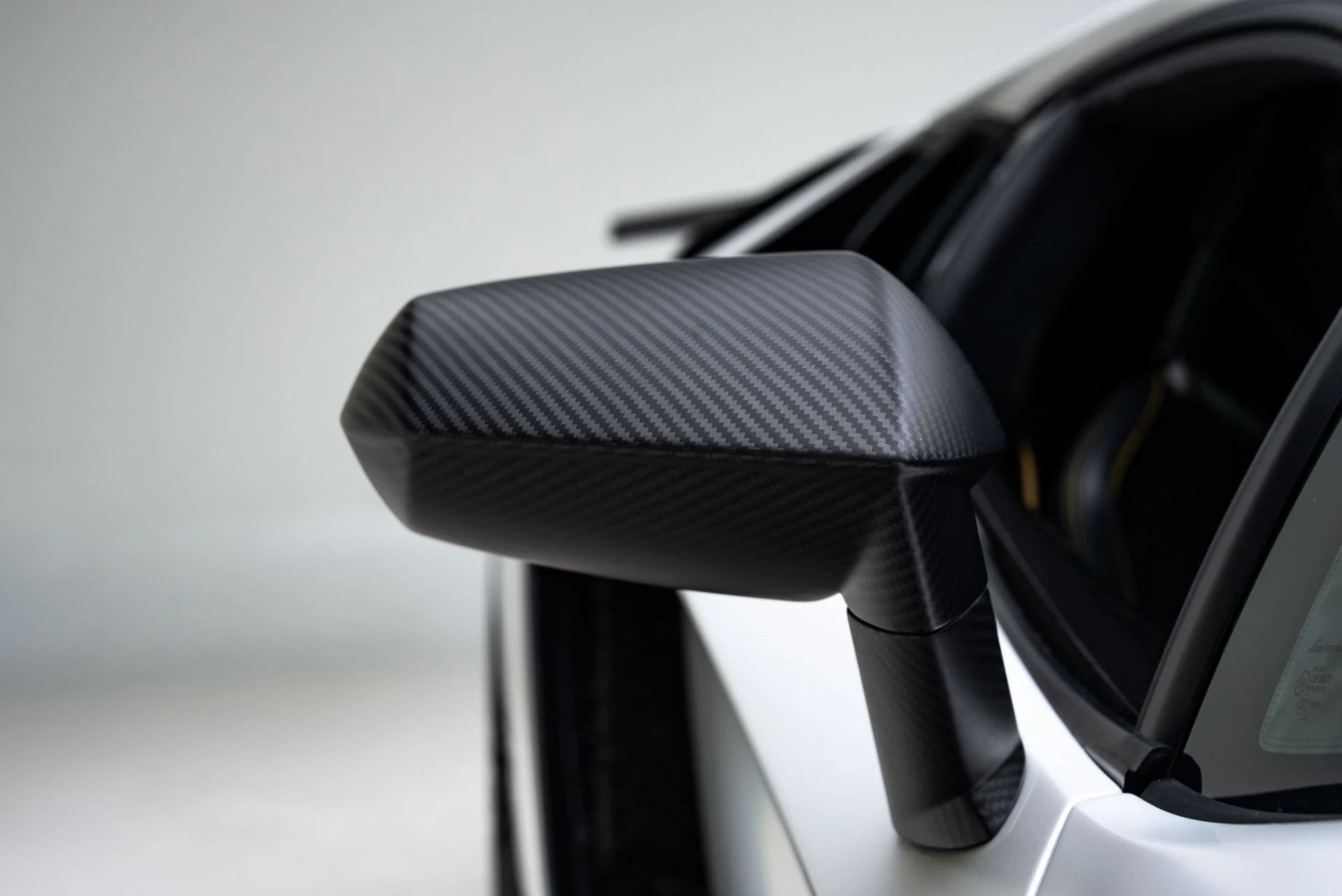 mph019_4039850733_Used_2016_Lamborghini_Aventador_SV_1775078140_1352d8df5f