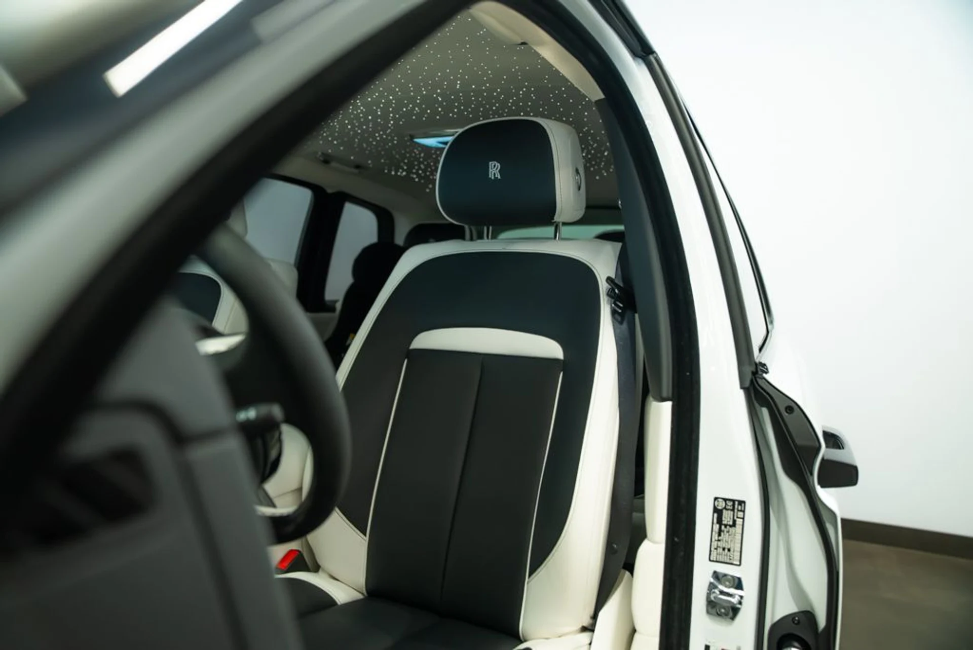 mph019_4067720420_rolls_royce_cullinan_2025_jpg_v_1768928641_b7714b7f8c