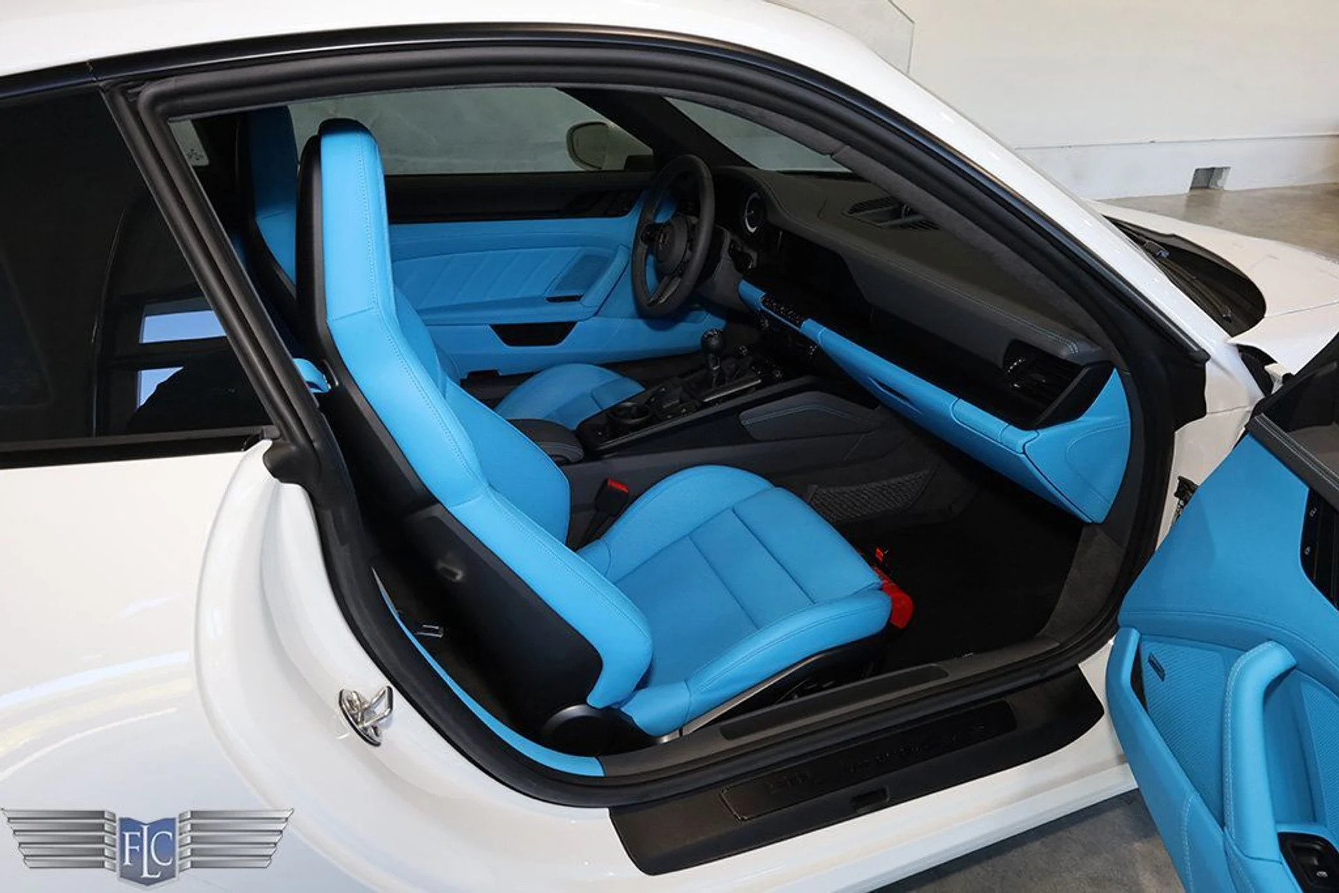 mph019_4069775755_used_2024_porsche_911_carreragtsmanualcoupe_9689_22738585_20_1024_93e5f1b3c9