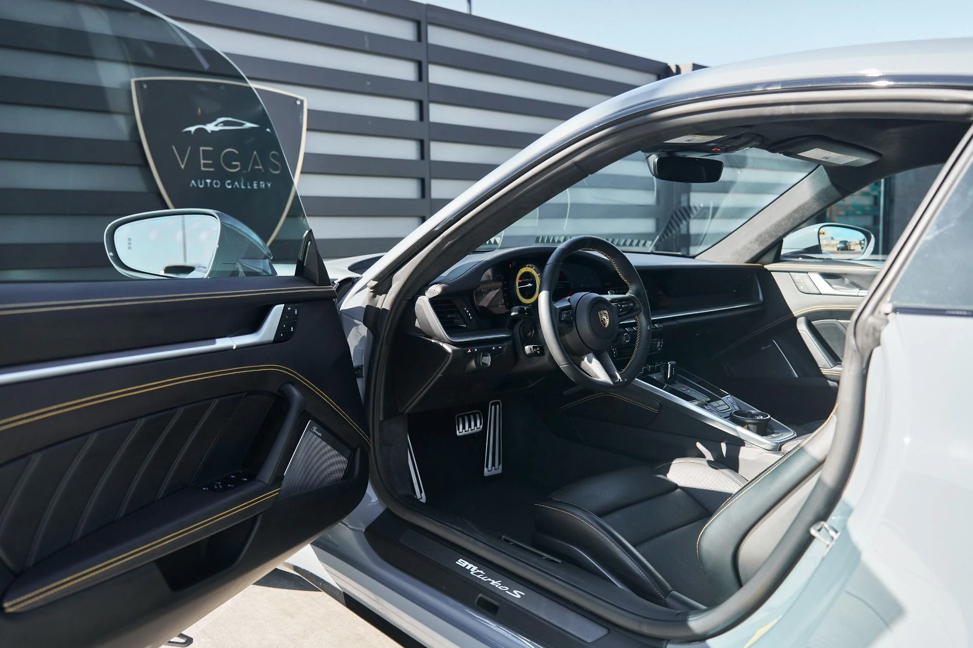 mph019_4070519538_Used_2023_Porsche_911_Turbo_S_1762306920_42223a1679