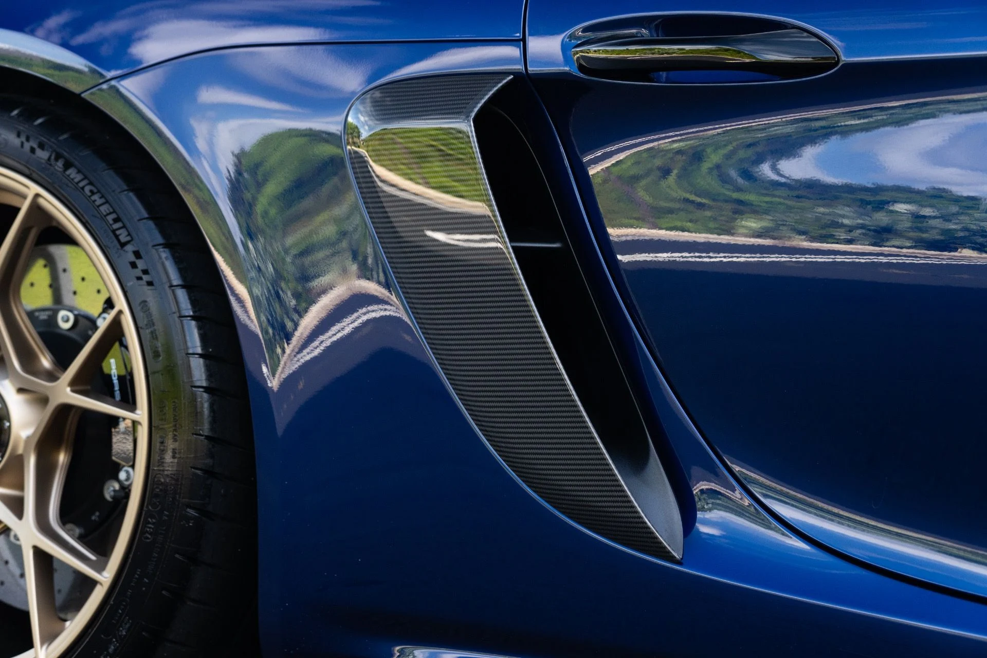 mph019_4076942192_Used_2024_Porsche_718_Cayman_GT_4_RS_1775021157_60216b1925