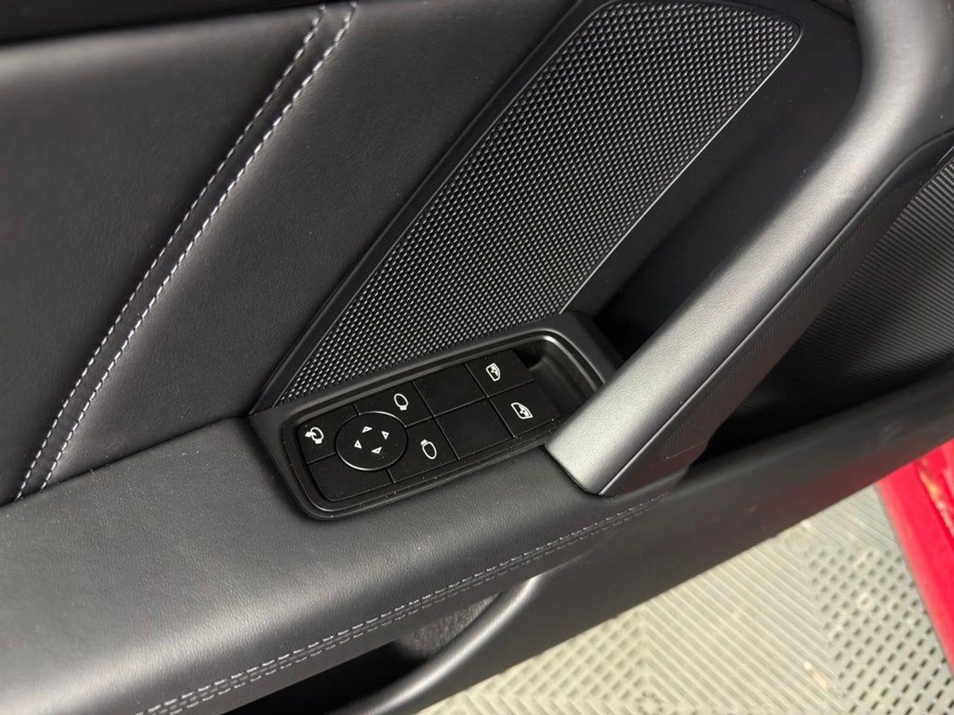 mph019_4080643608_ae_QA_Na_C4_V631_Lt_Uzi_MF_Vip_LTC_70_ad037f5ddc