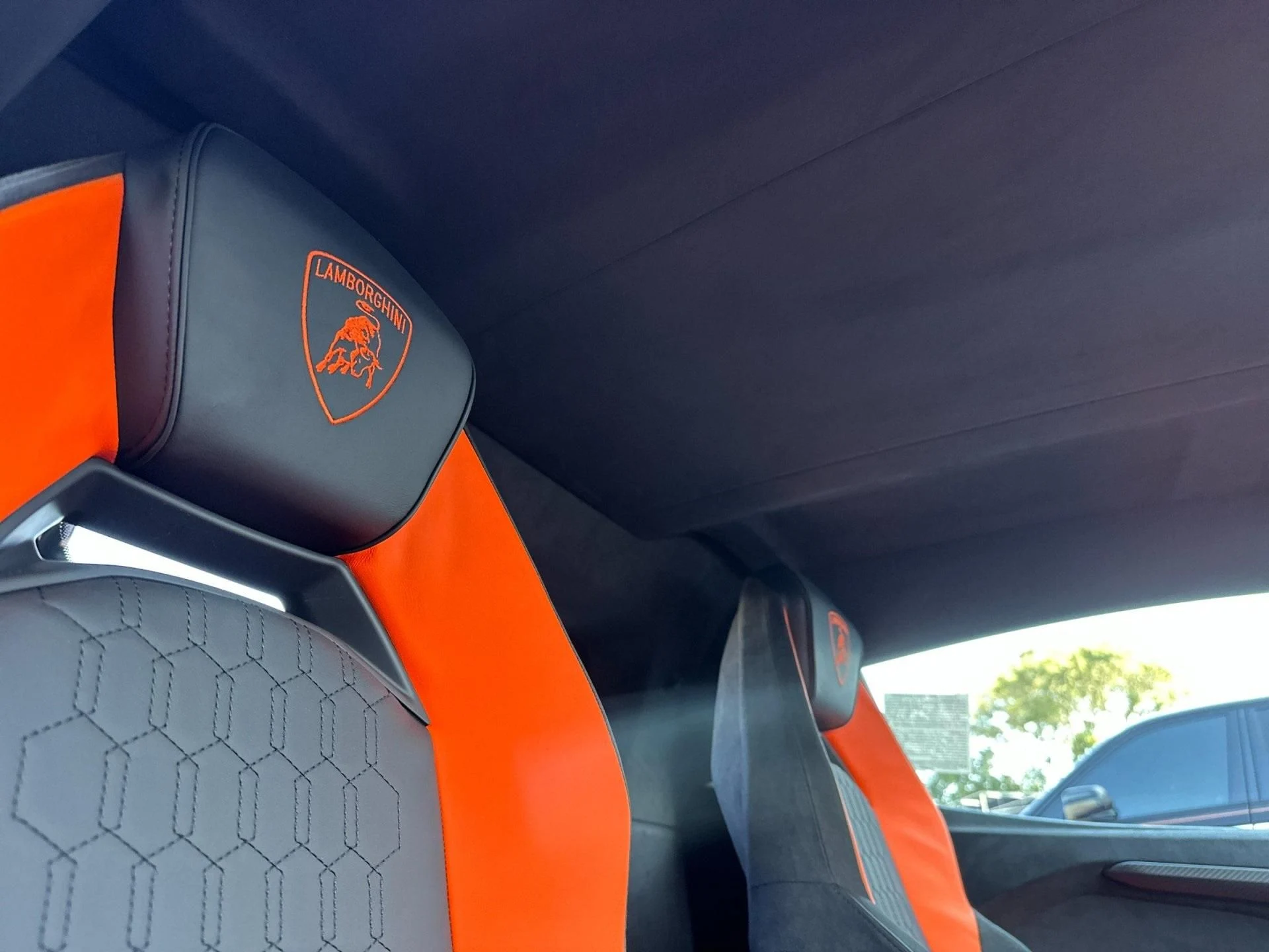 mph019_40883866_Used_2024_Lamborghini_Revuelto_1756303827_f7adfefb65
