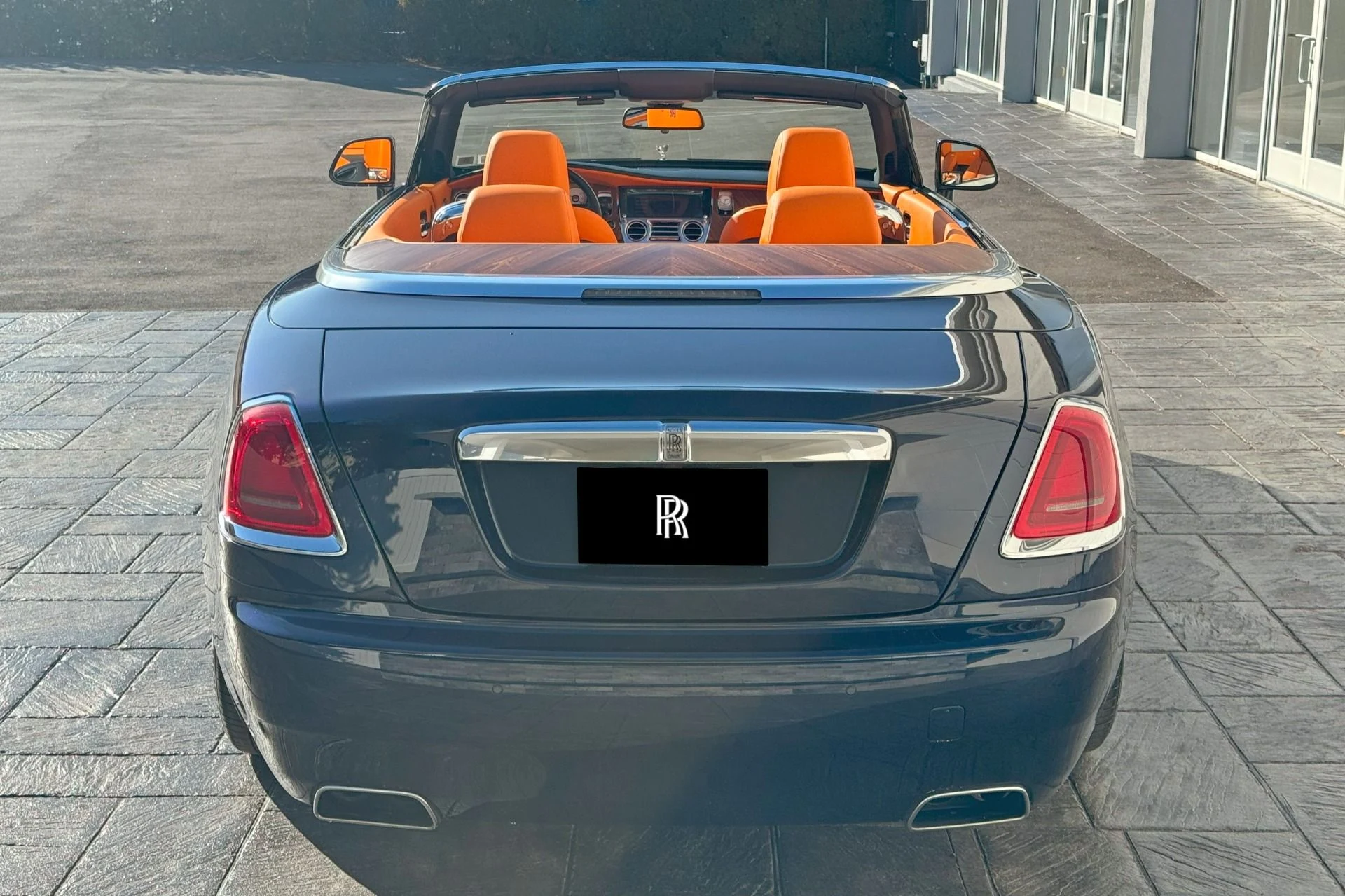 mph019_408845419_Used_2019_Rolls_Royce_Dawn_1739202177_7c3bfec813