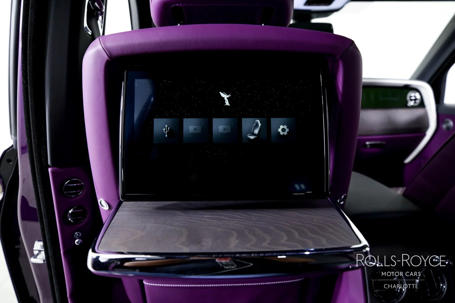 mph019_4092118746_Used_2025_Rolls_Royce_Cullinan_1748382671_afea2ce9ae