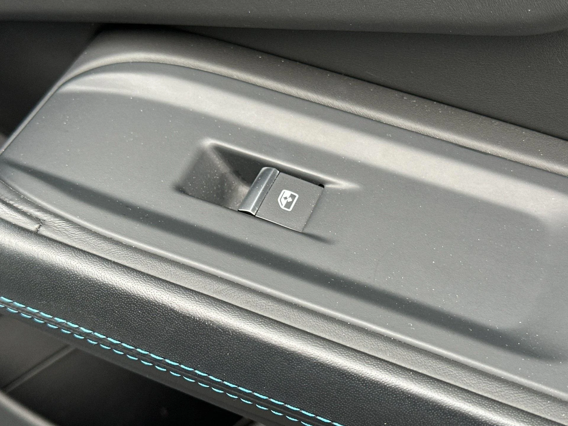 mph019_4106884857_Used_2019_Lamborghini_Urus_Selezione_CPO_1766588988_f4b4359aad