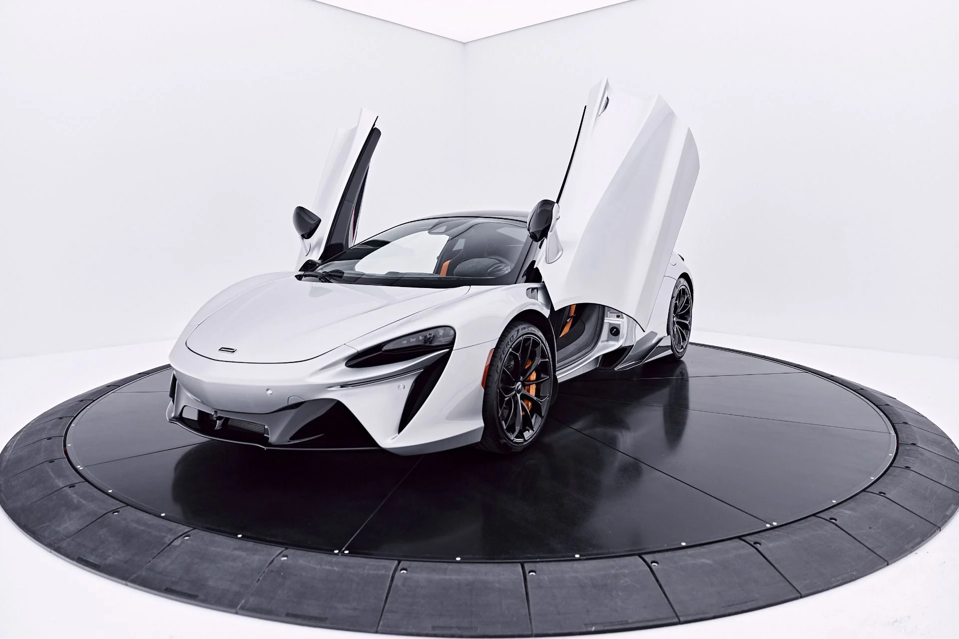 mph019_4108620560_Used_2023_Mc_Laren_Artura_1782871205_0ccc954548