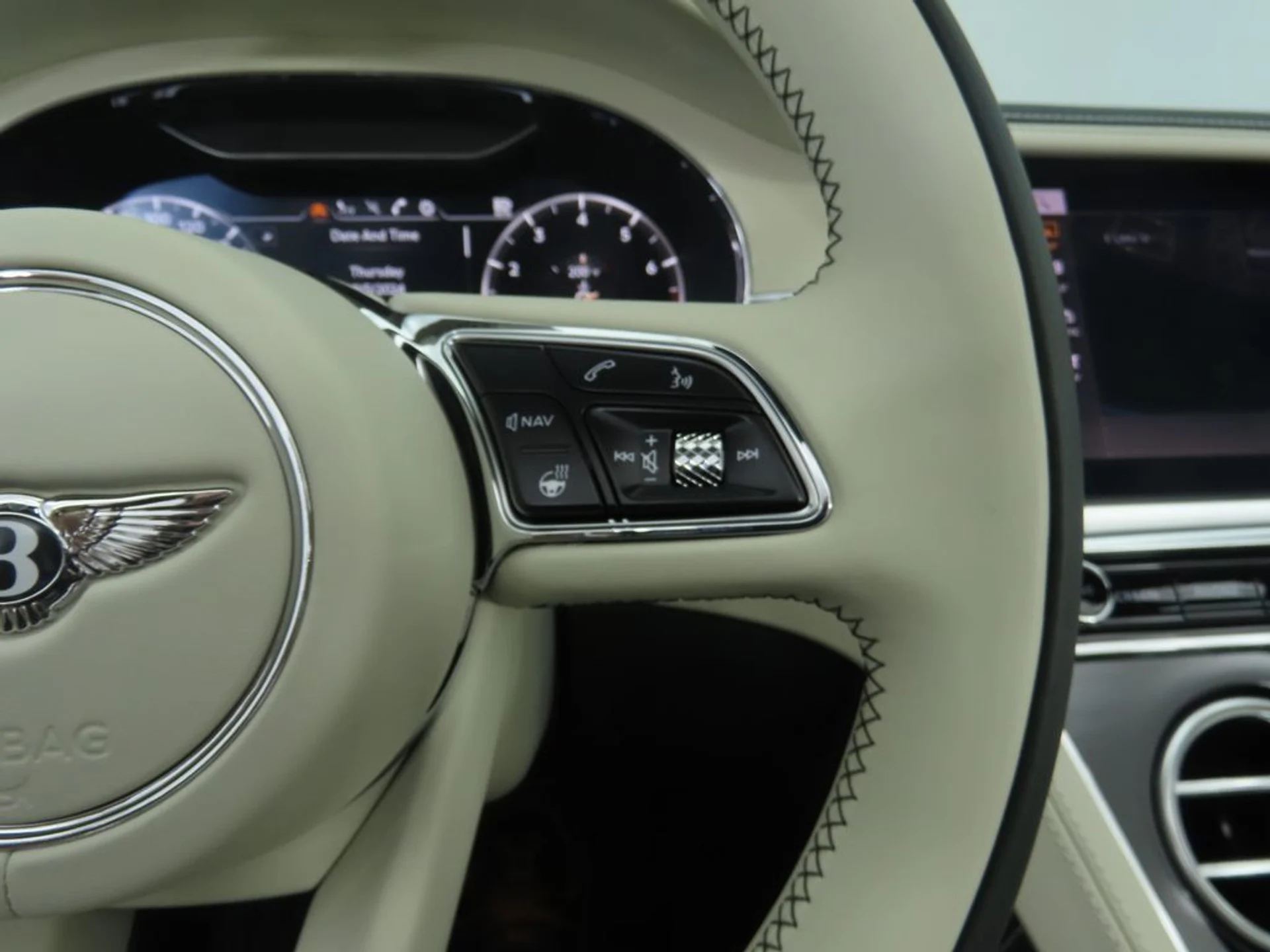 mph019_4109793474_new_2024_bentley_continental_gtv8convertible_8119_22528136_20_1024_e826aa53ba