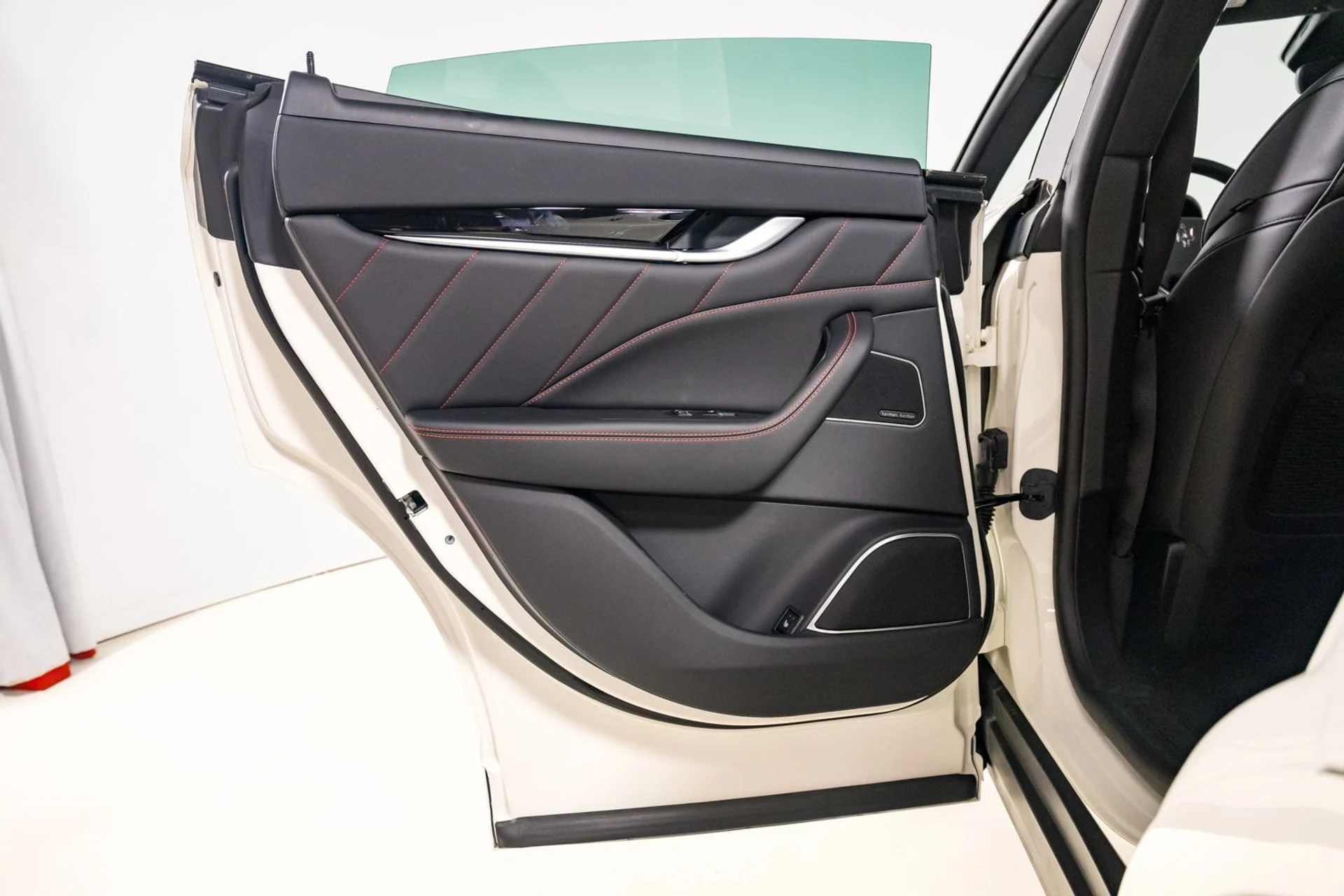 mph019_4119065408_f093376138b1447faf21cc49c7be3d00_70a40ae13f