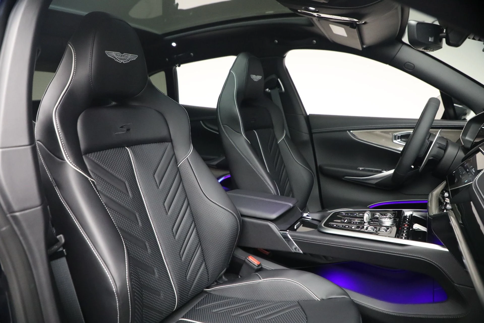 mph019_4120816825_New_2026_Aston_Martin_DBX_S_1767984157_2612a20a39