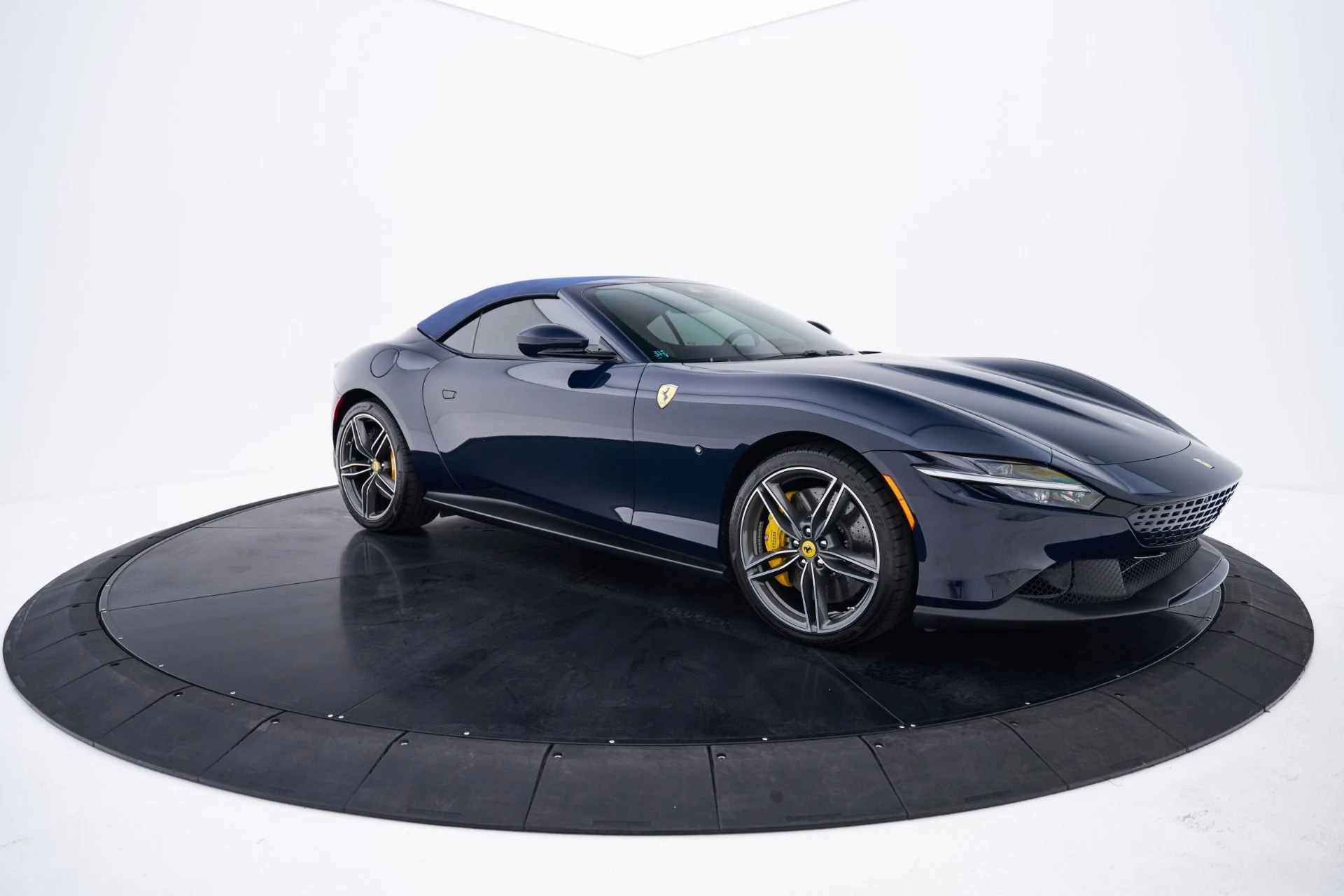 mph019_4121756035_Used_2025_Ferrari_Roma_Base_1793056023_332bfd2f75