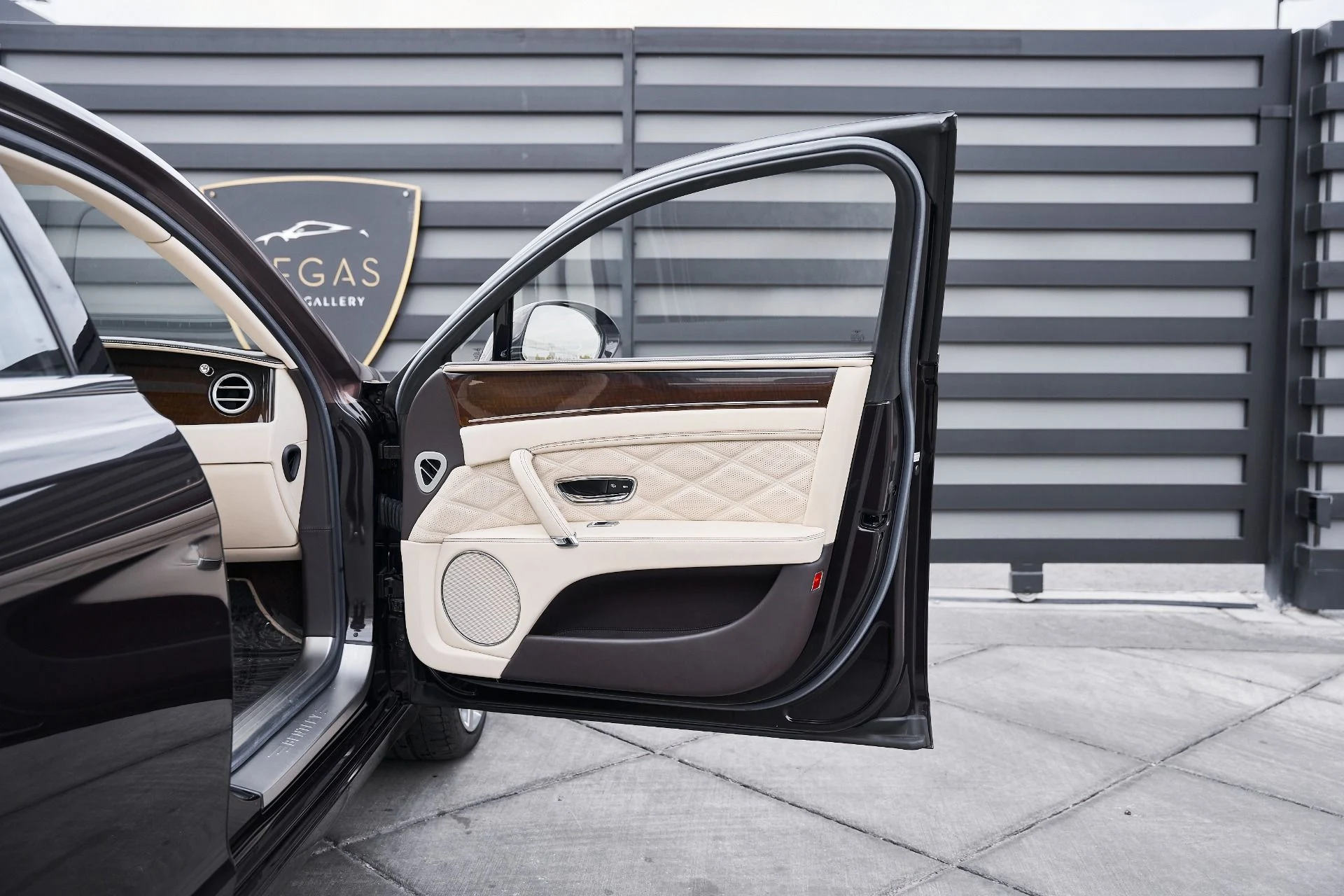 mph019_4123968623_Used_2015_Bentley_Flying_Spur_V8_1769278329_0c938a85c6