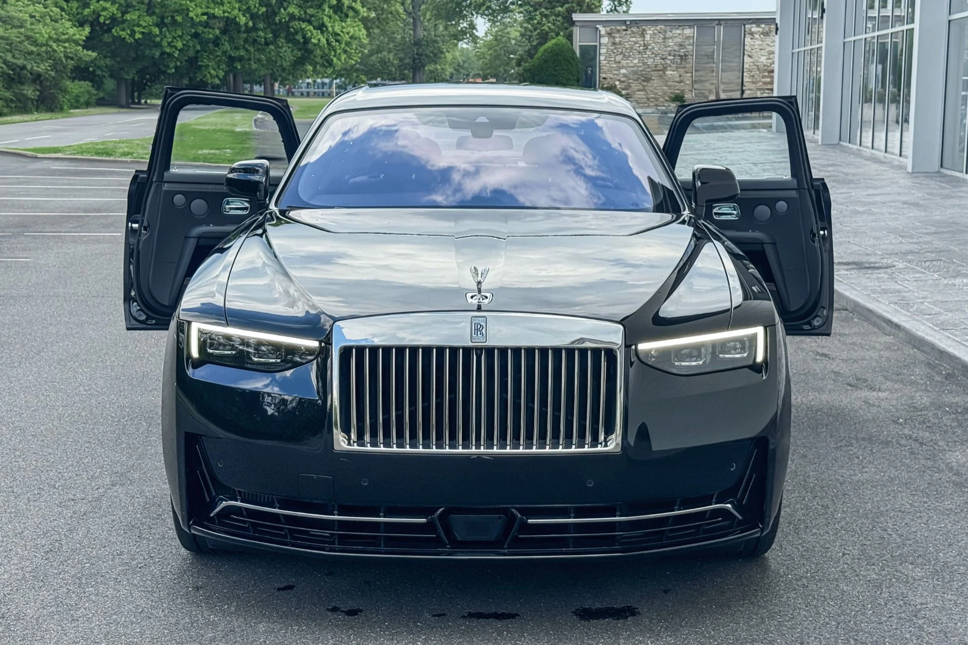 mph019_413130800_Used_2025_Rolls_Royce_Ghost_1764086548_bf8aed99a0