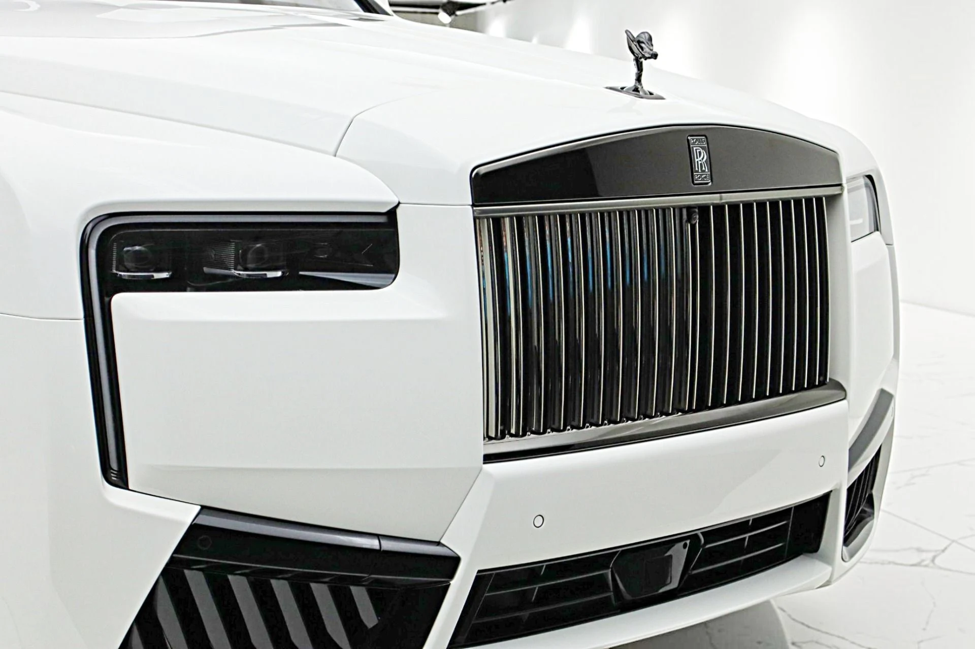 mph019_414003981_New_2027_Rolls_Royce_Black_Badge_Cullinan_8e36078d86