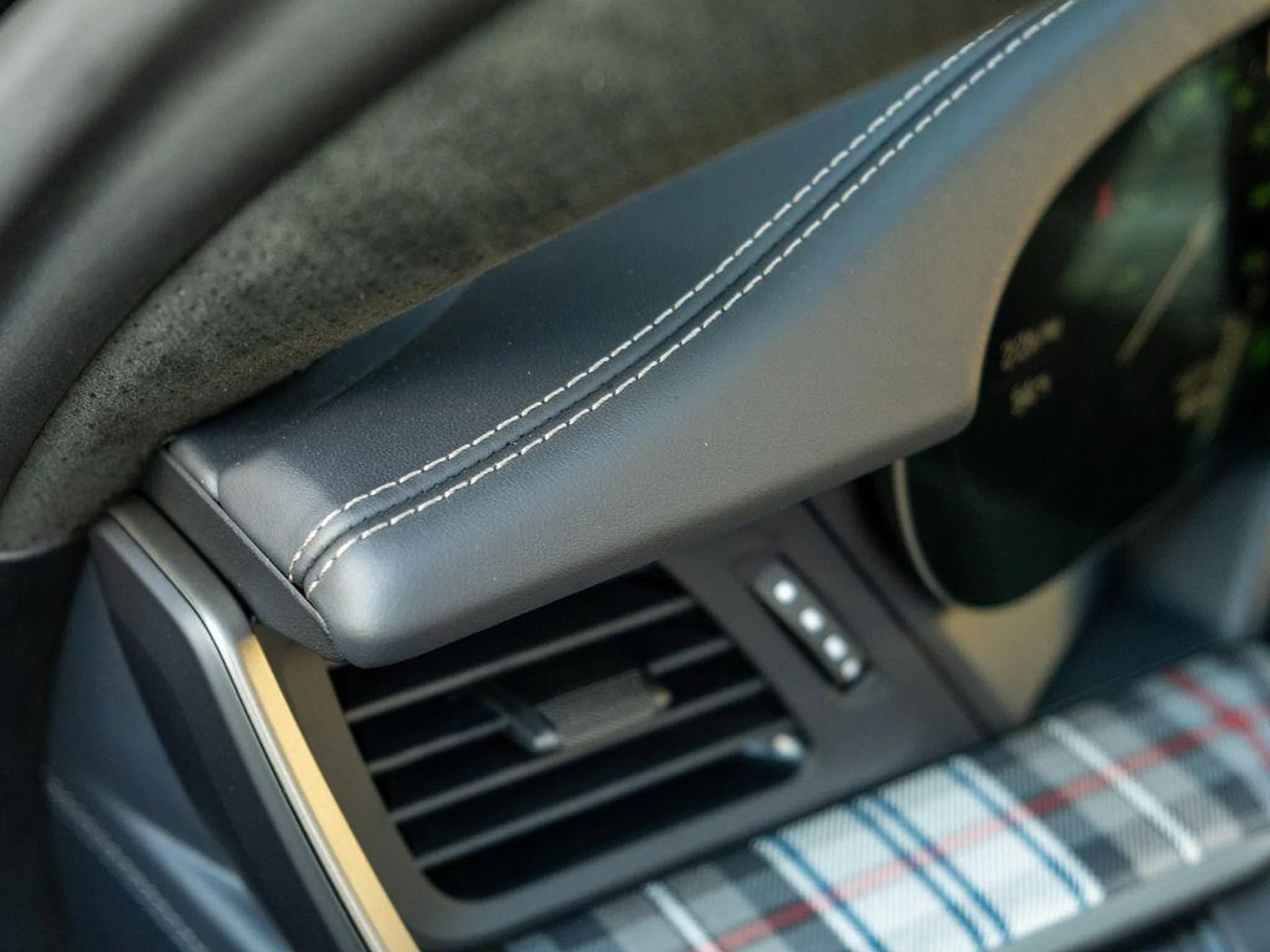 mph019_4140276528_Ji_N_Cc_B6mcq_P_Uey_QE_3d5_Bbr_ZNVWI_2c6e596a80